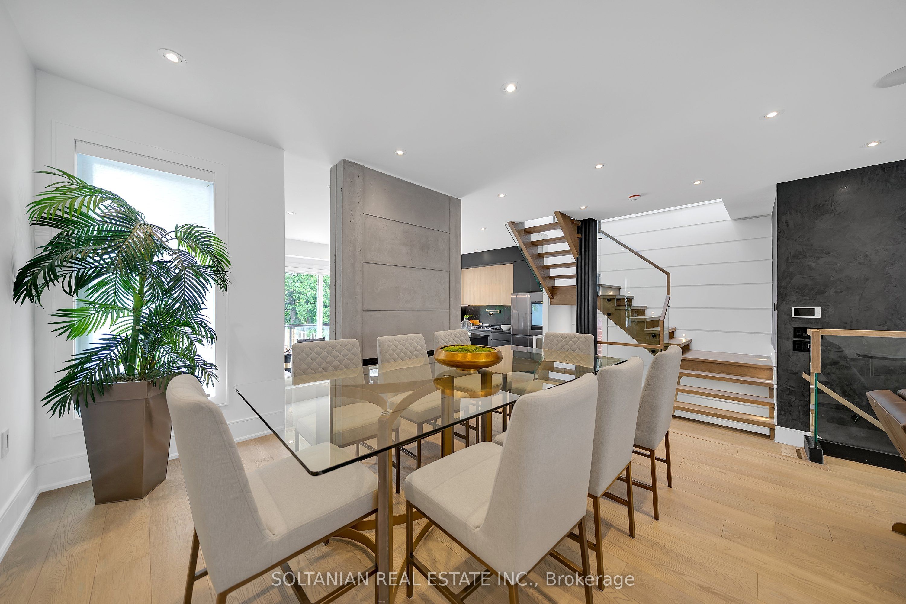 24 Fairside Avenue