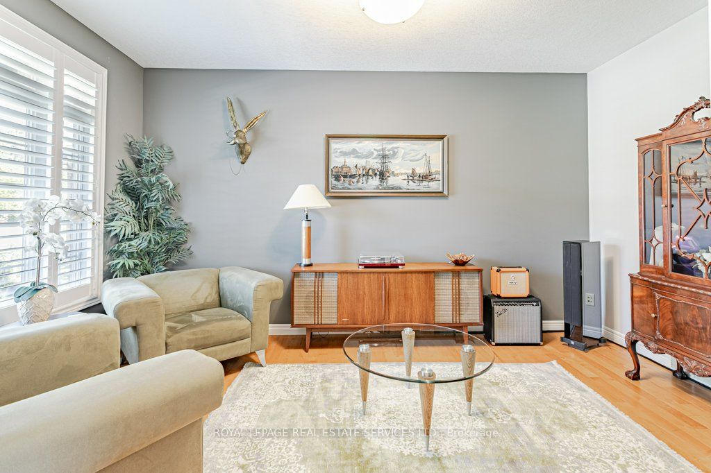 560 Lakeview Drive