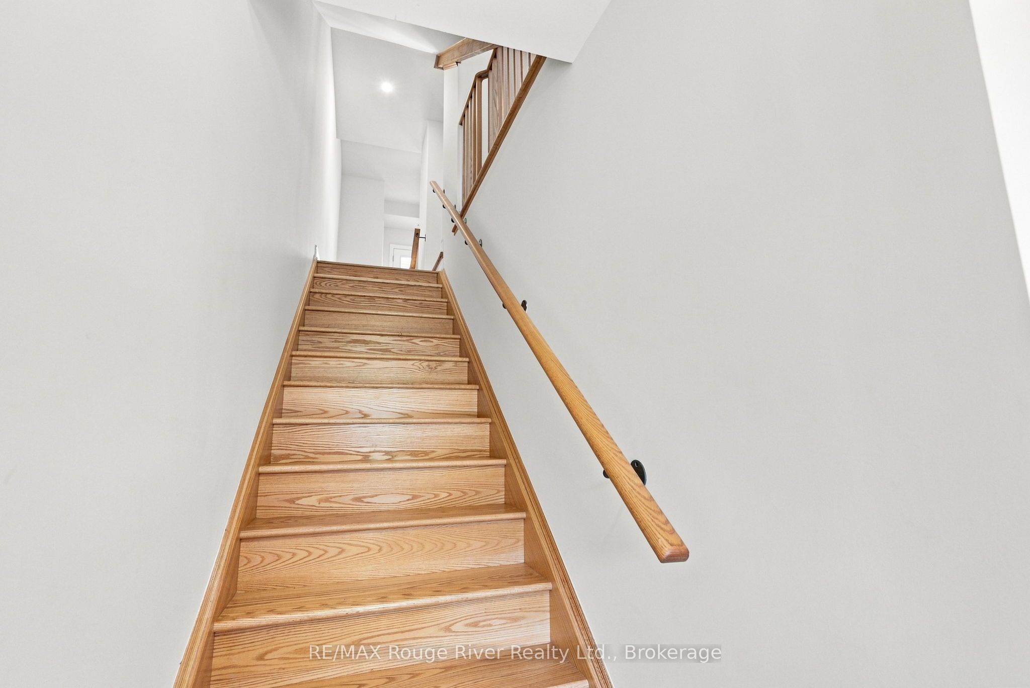 2607 Magdalen Path W
