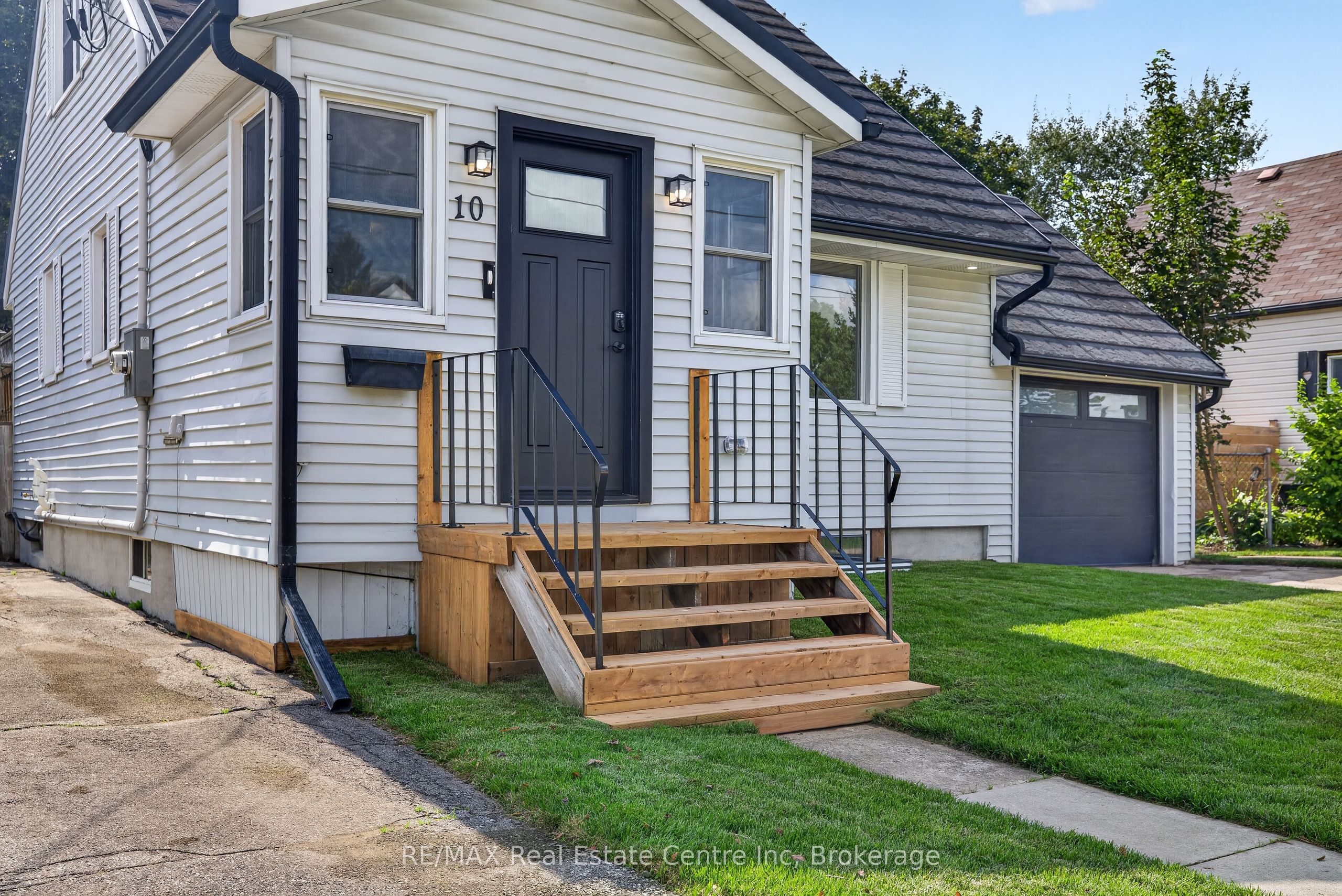 10 Churchill Crescent W
