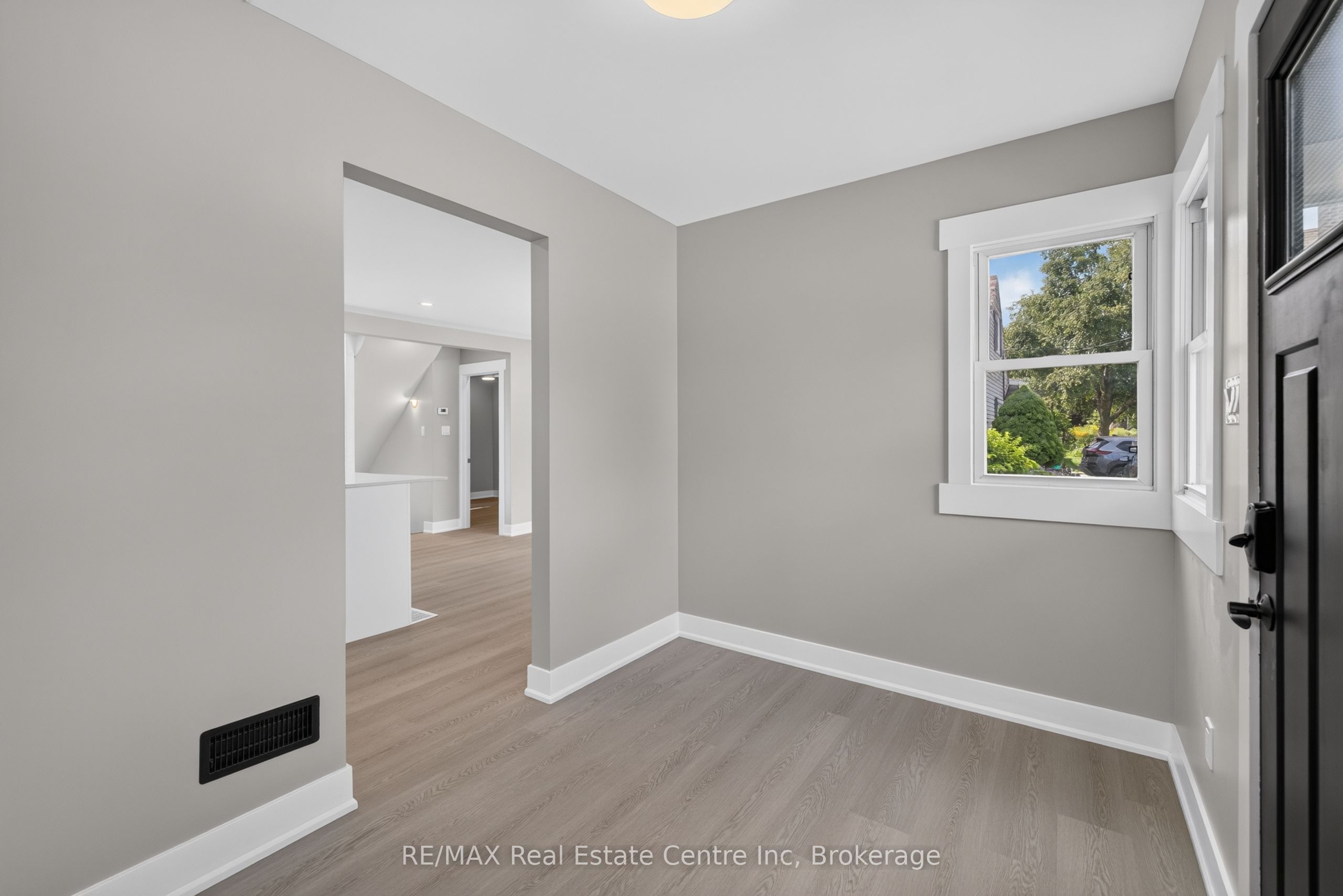 10 Churchill Crescent W
