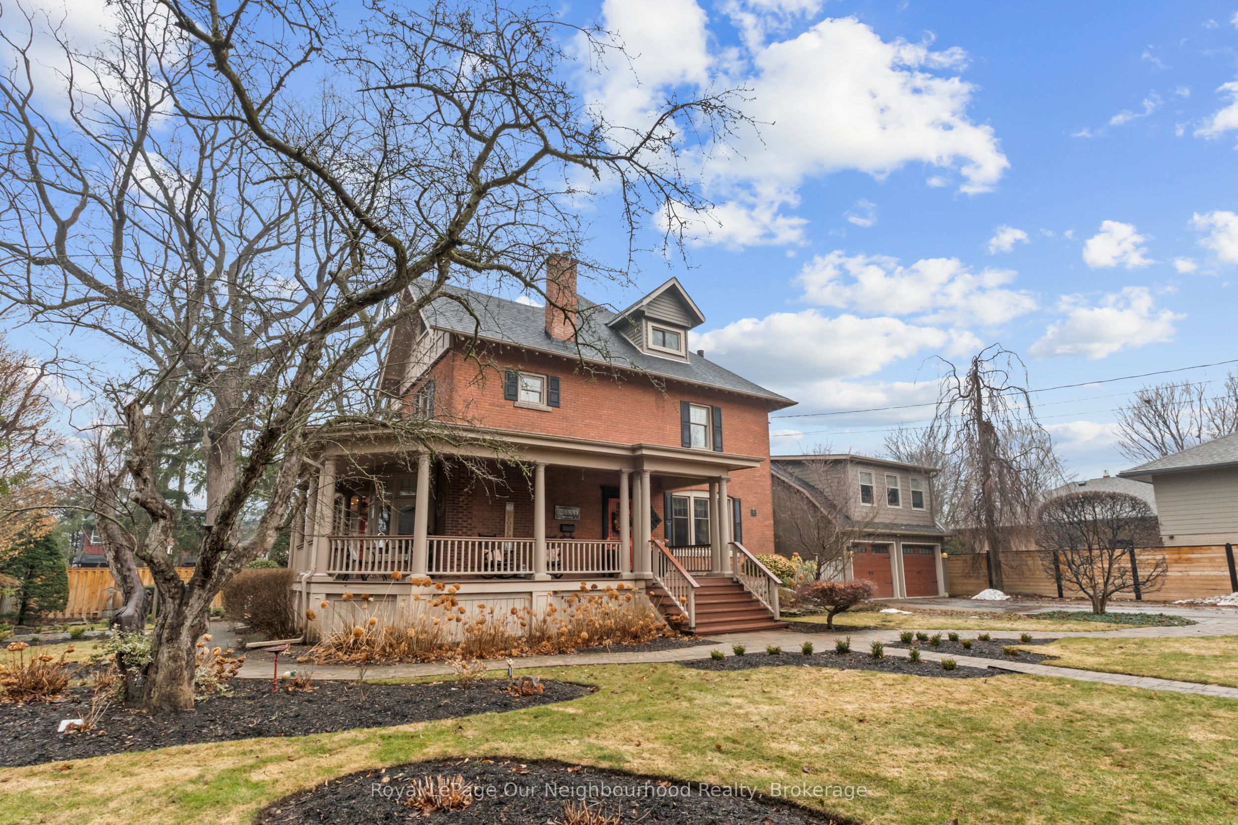 305 Trent Street W