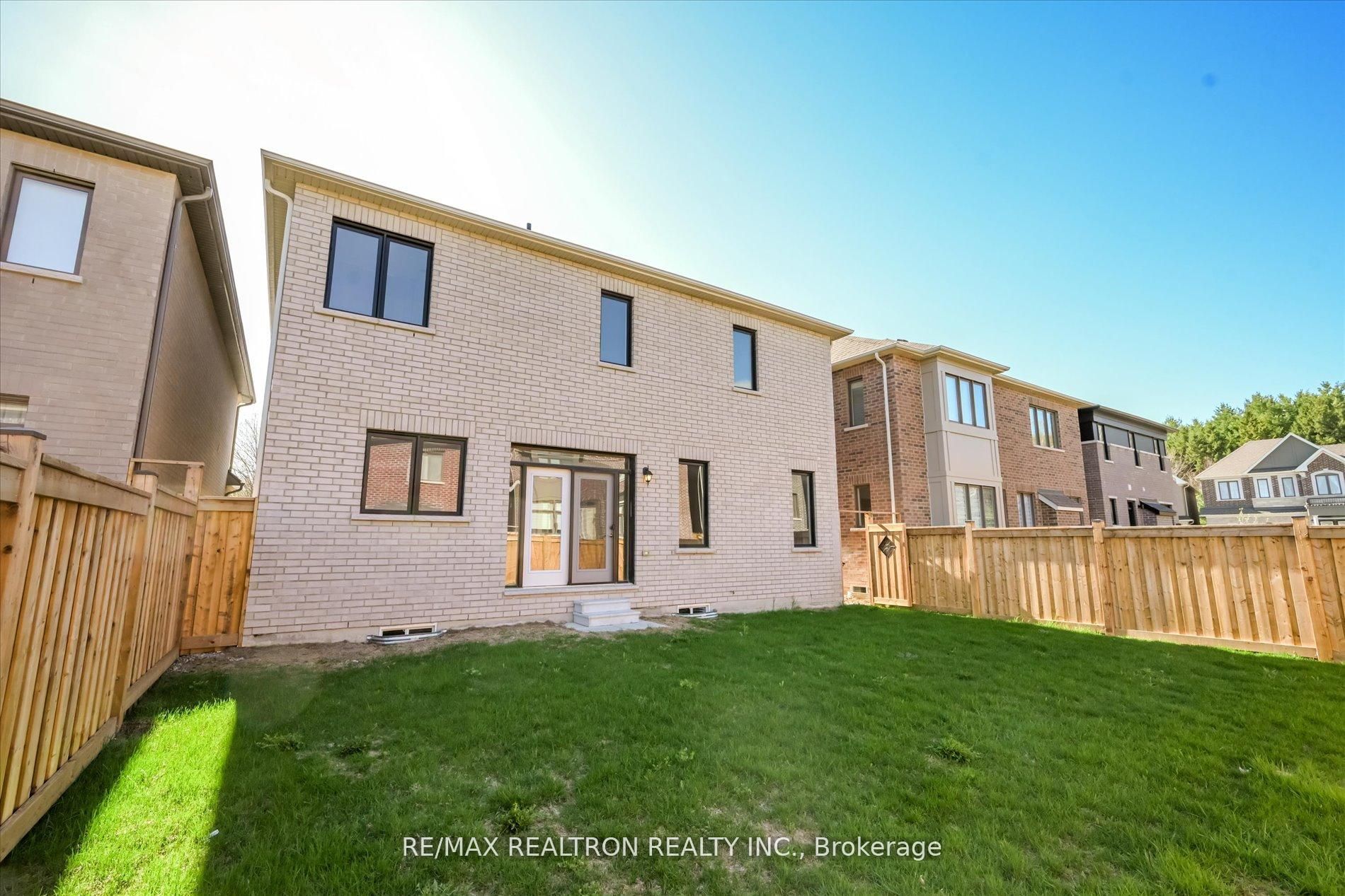 2858 Foxden Square