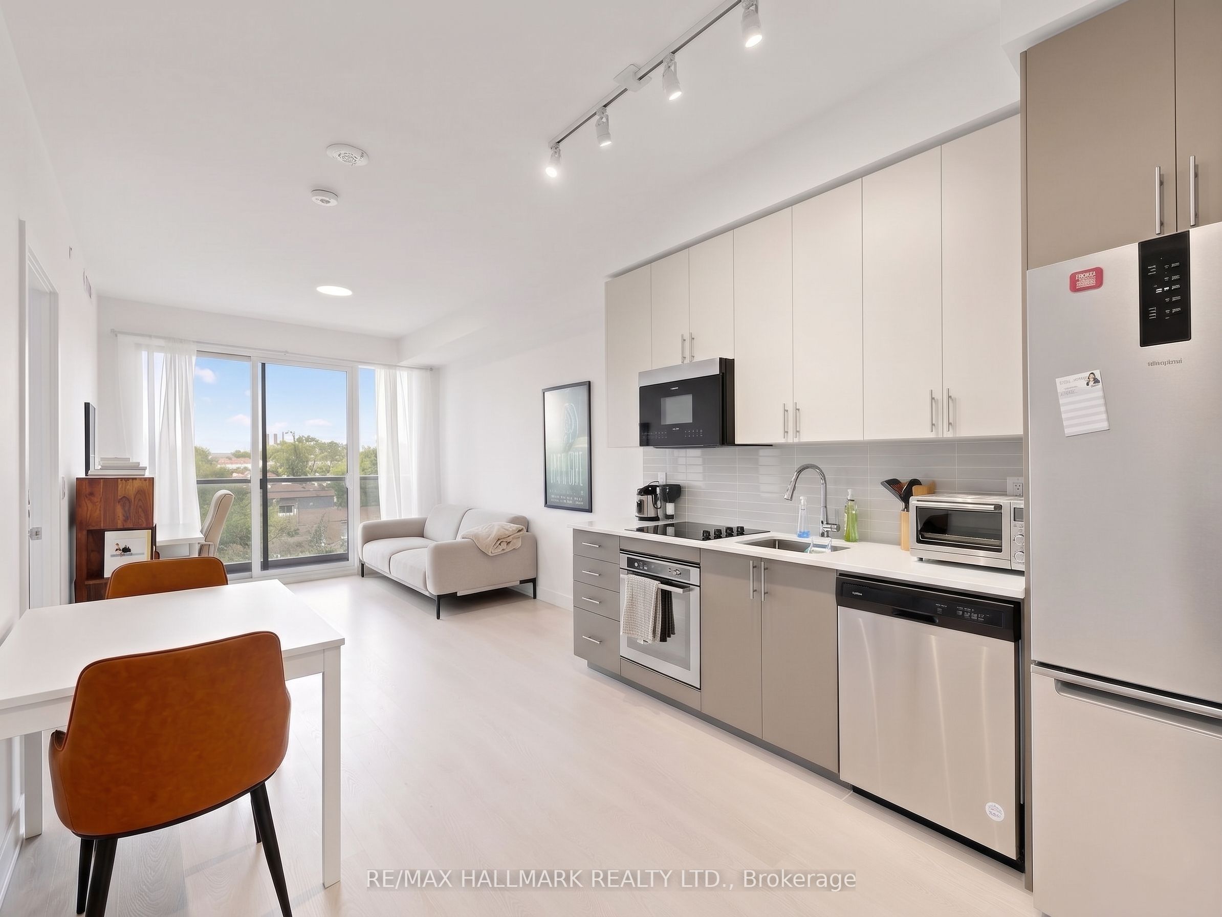 415 Main Street W 612