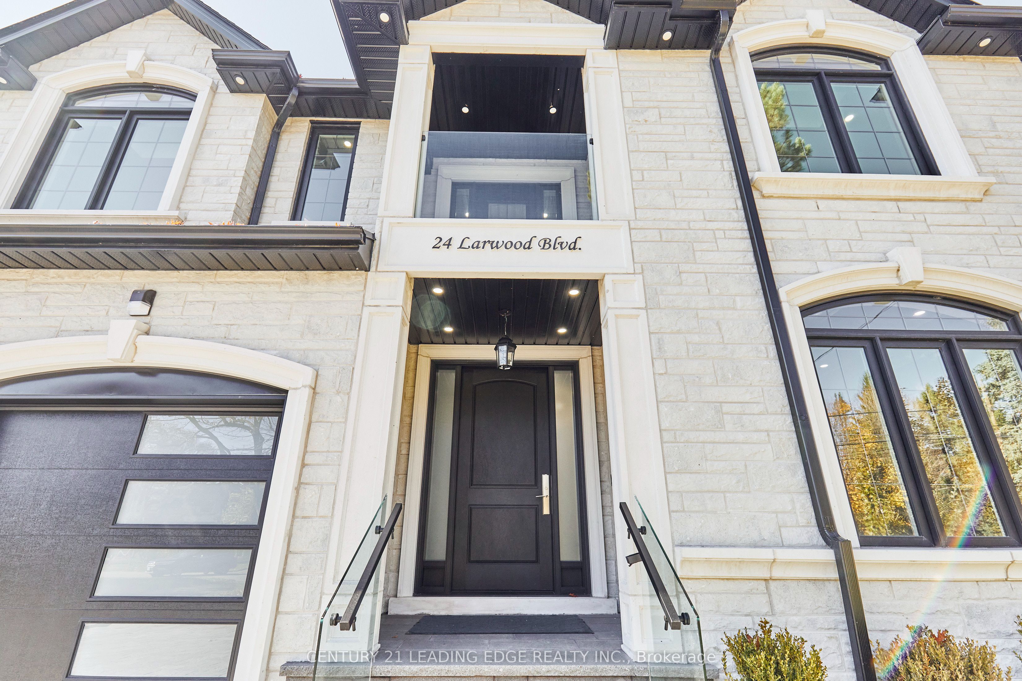 24 Larwood Boulevard