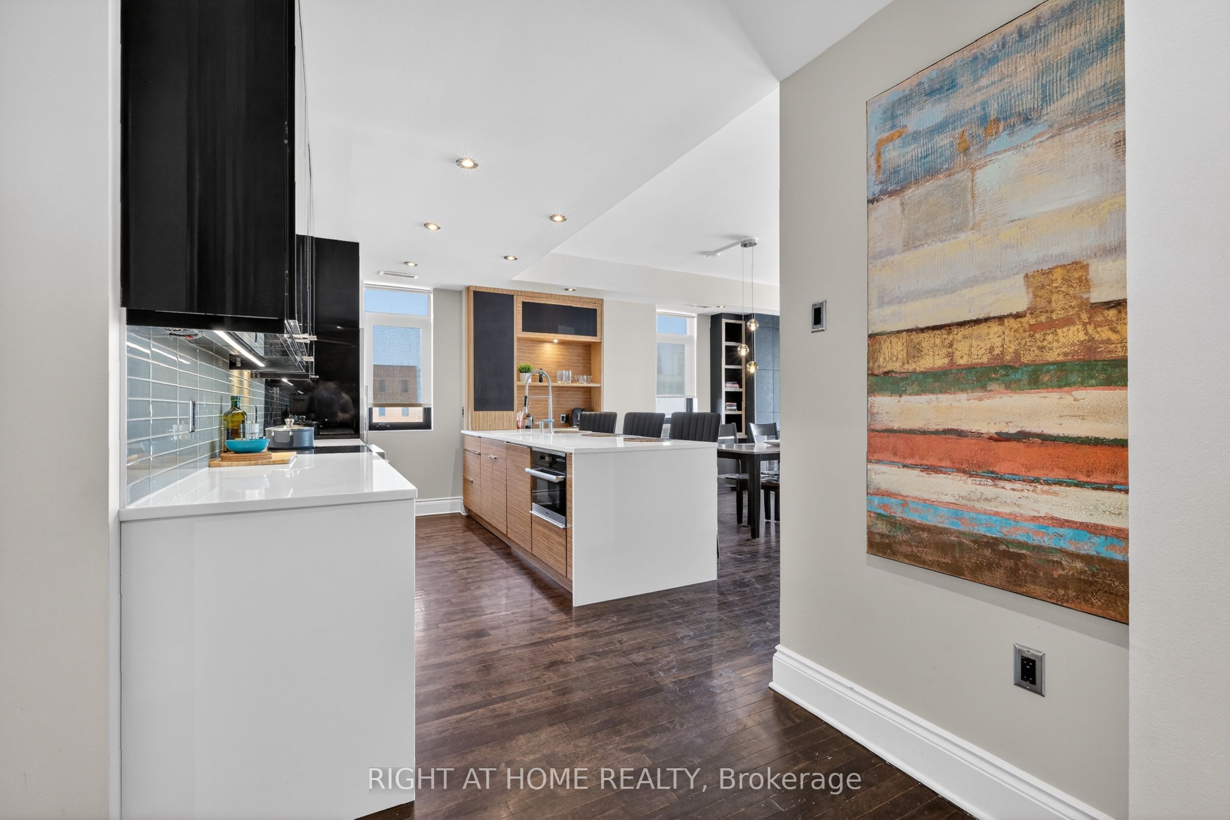 374 Cooper Street 901