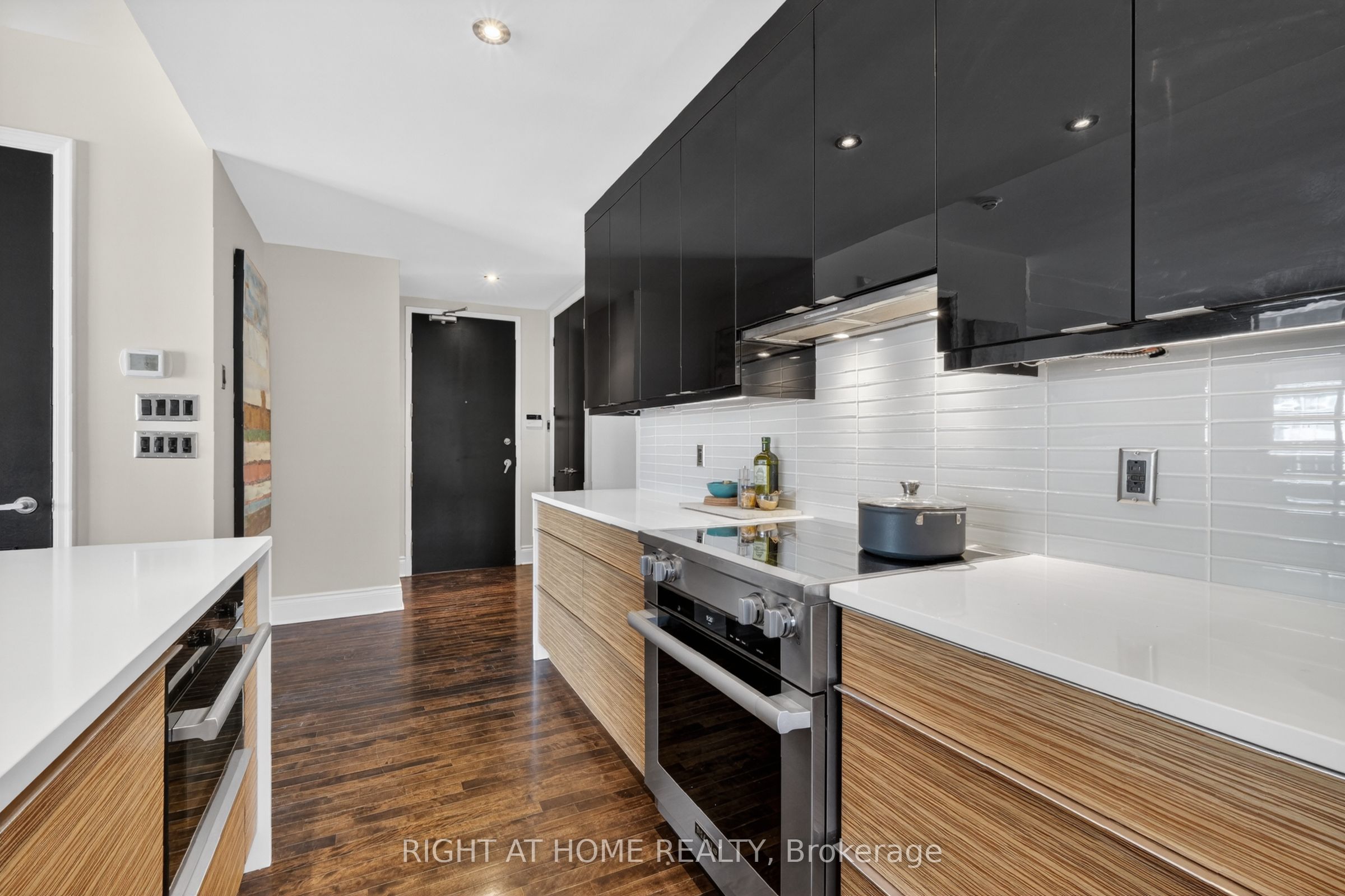374 Cooper Street 901