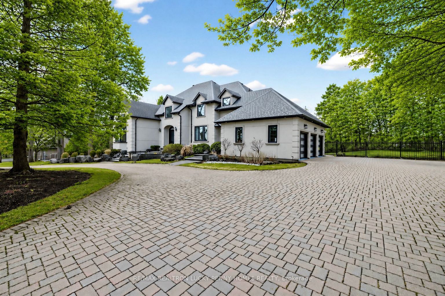 18 Walnut Glen Place