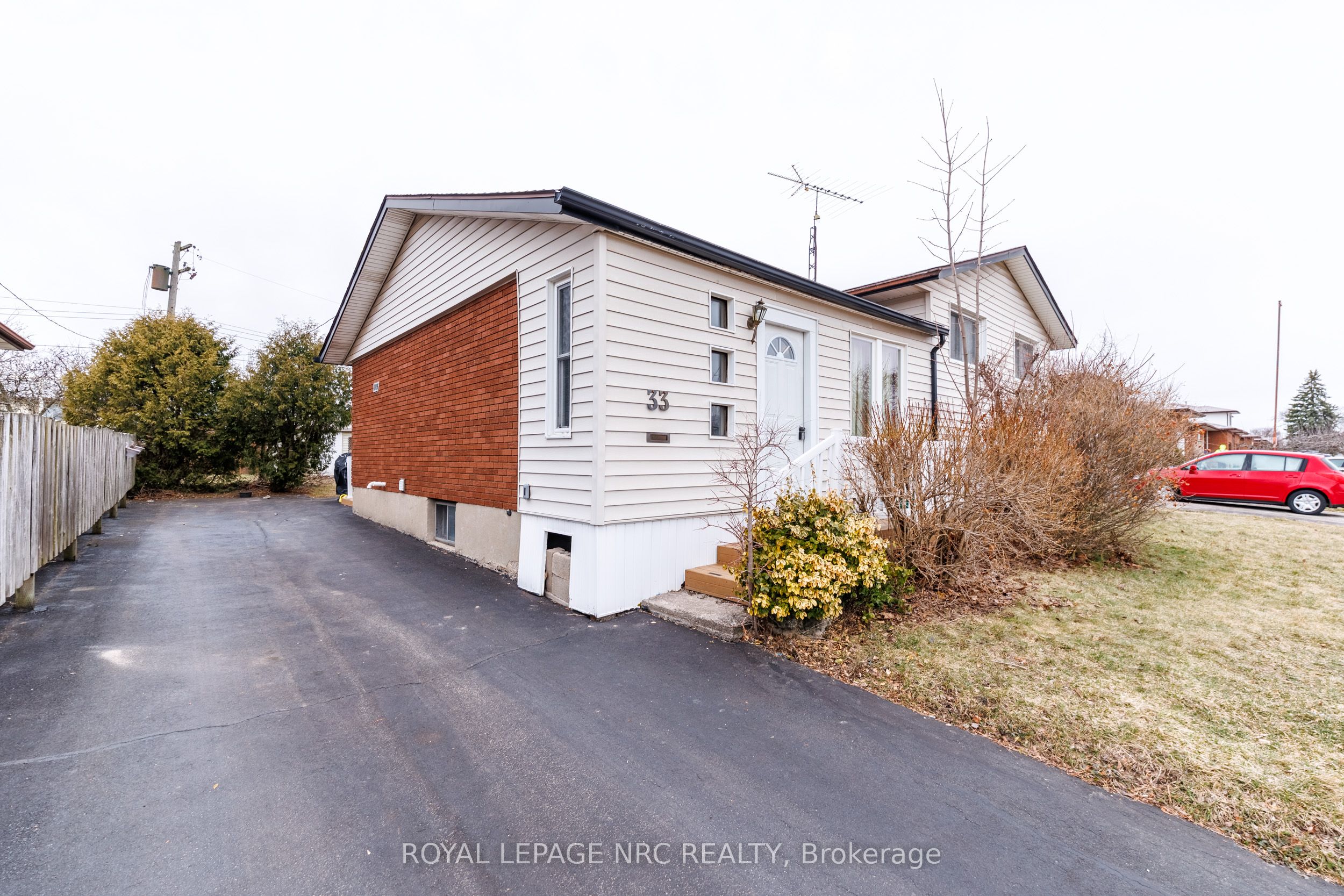 33 Strathmore Crescent