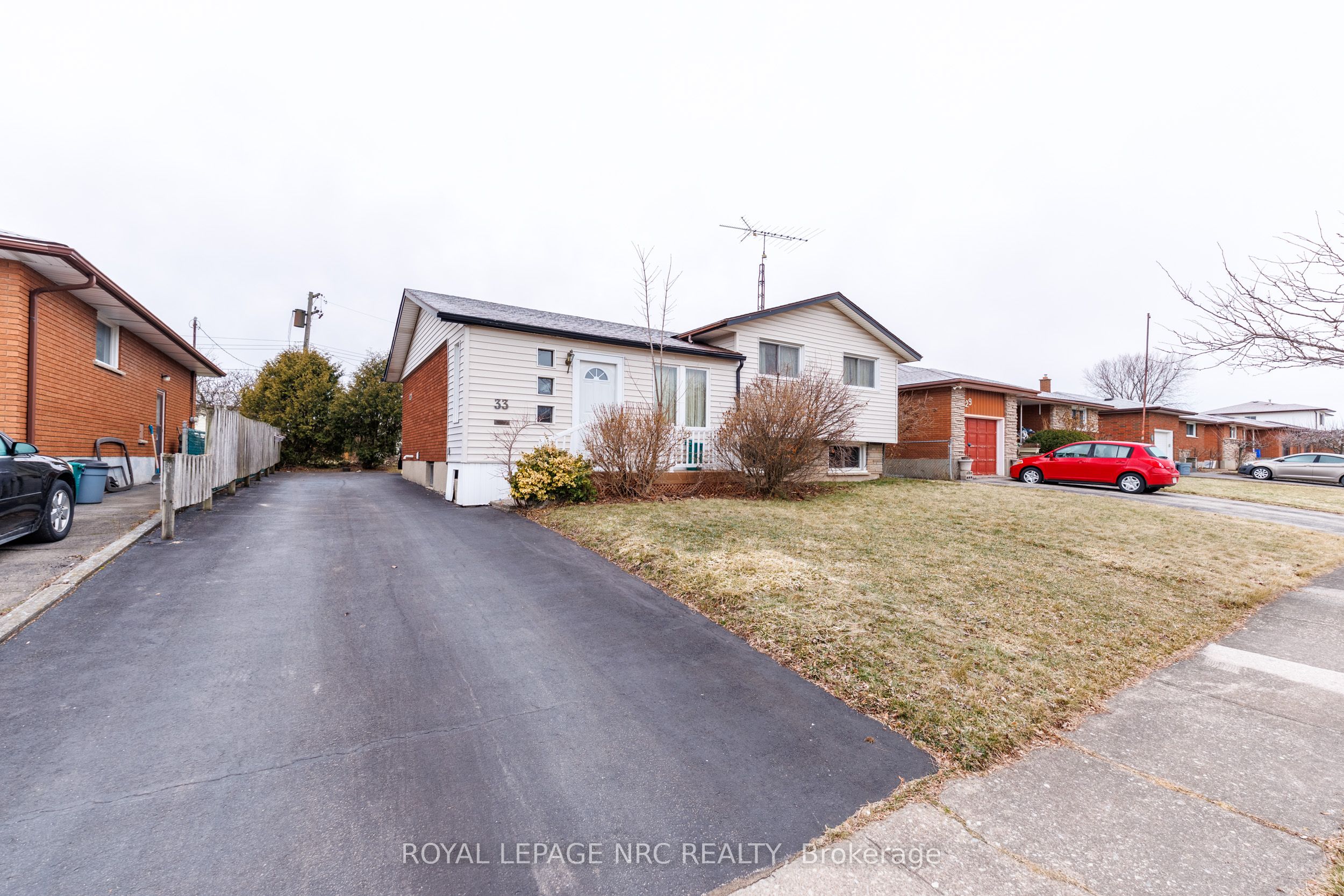 33 Strathmore Crescent