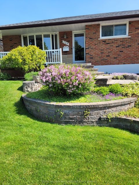 209 Johnson Avenue Whitby ON L1N 3T2