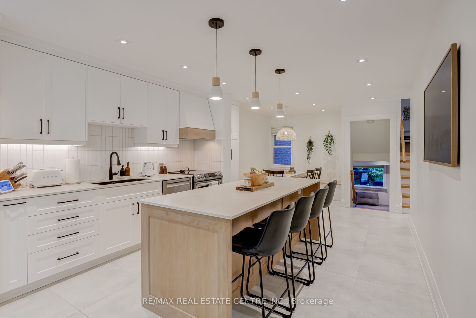 888 Sweetwater Crescent