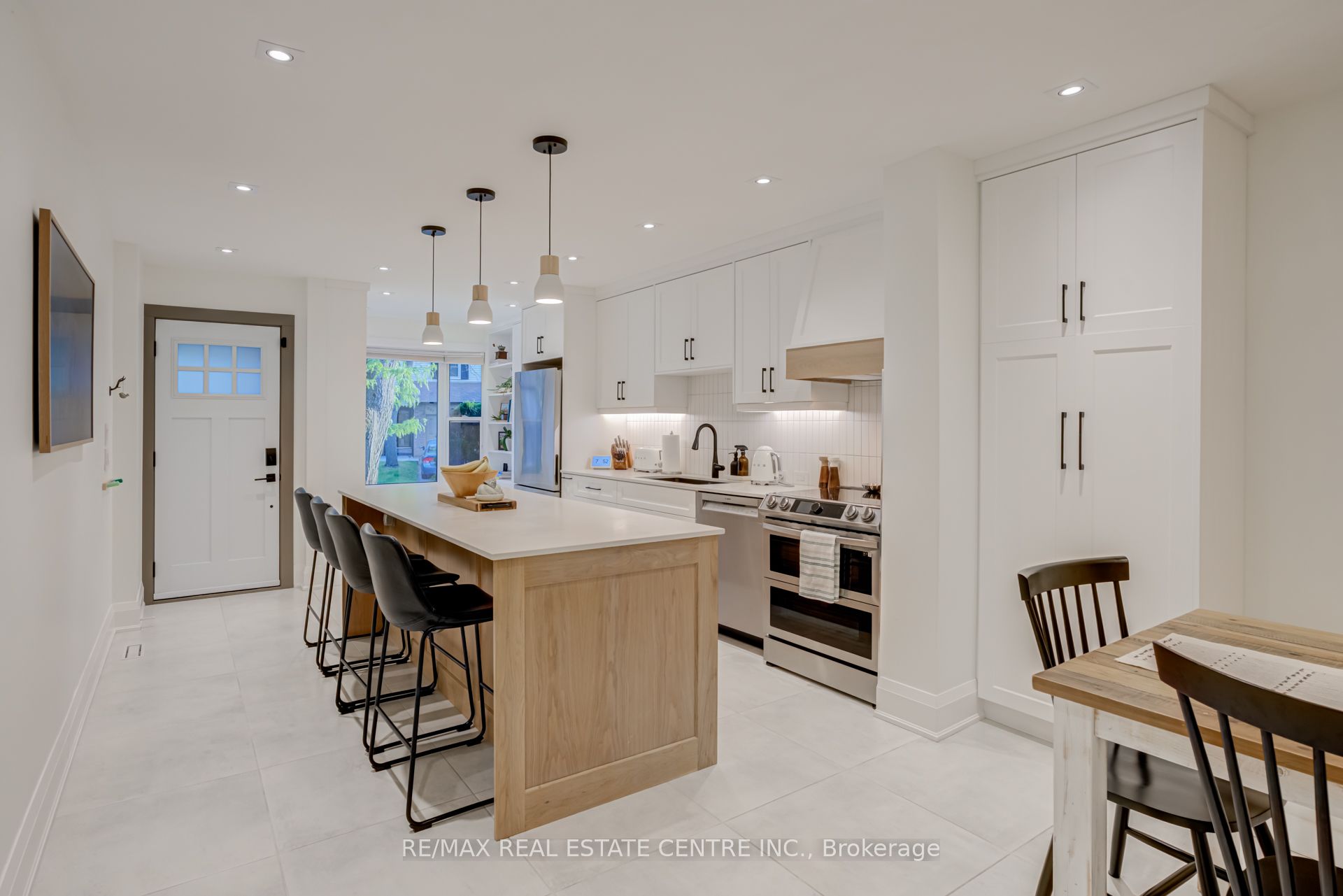 888 Sweetwater Crescent