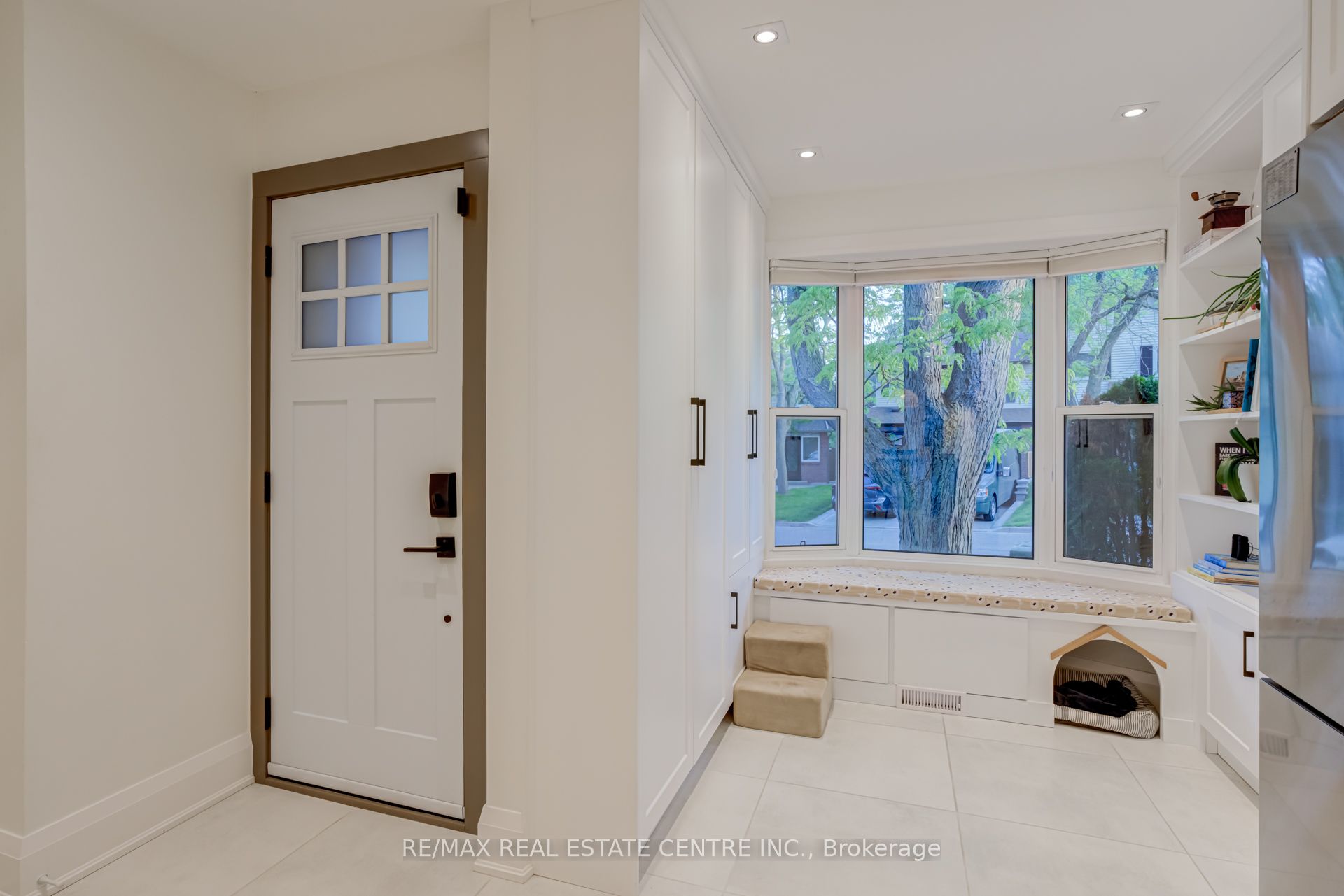888 Sweetwater Crescent