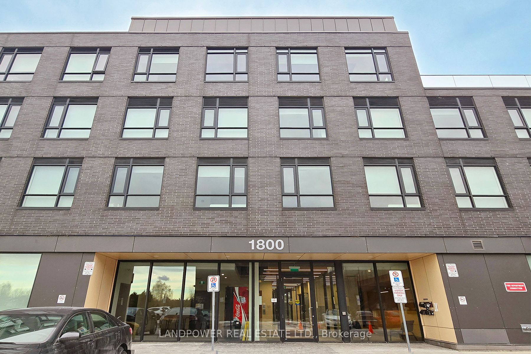 1800 Simcoe Street N 313
