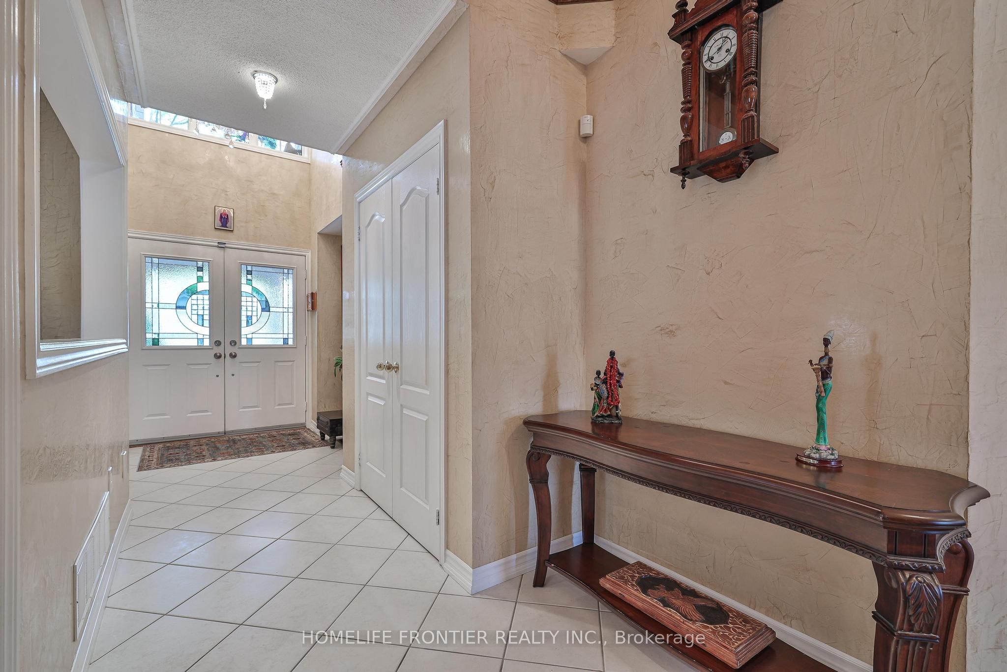 110 Red River Crescent