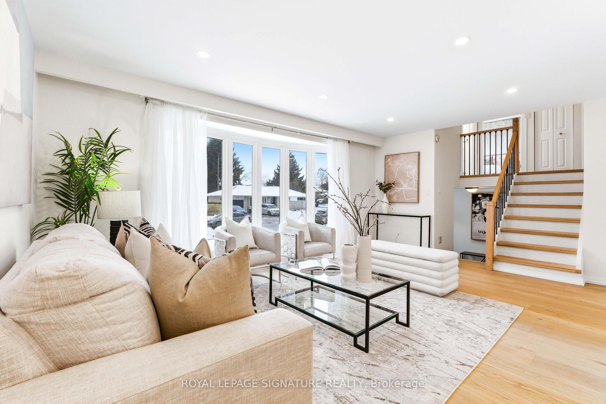 1271 Canford Crescent