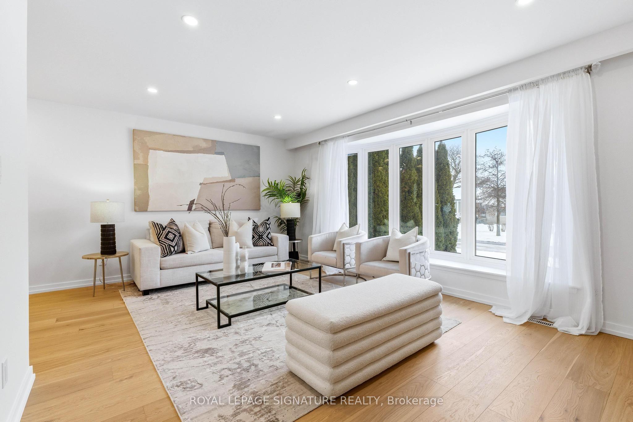 1271 Canford Crescent