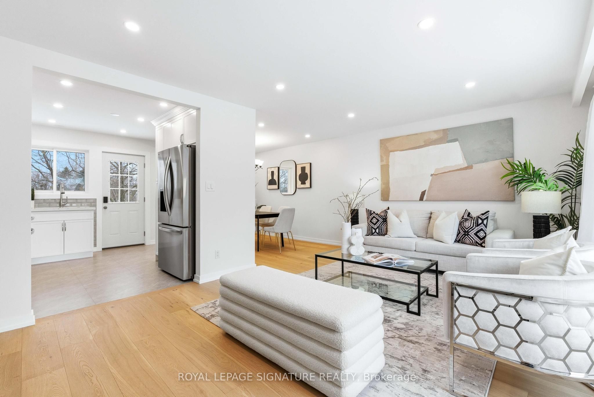 1271 Canford Crescent