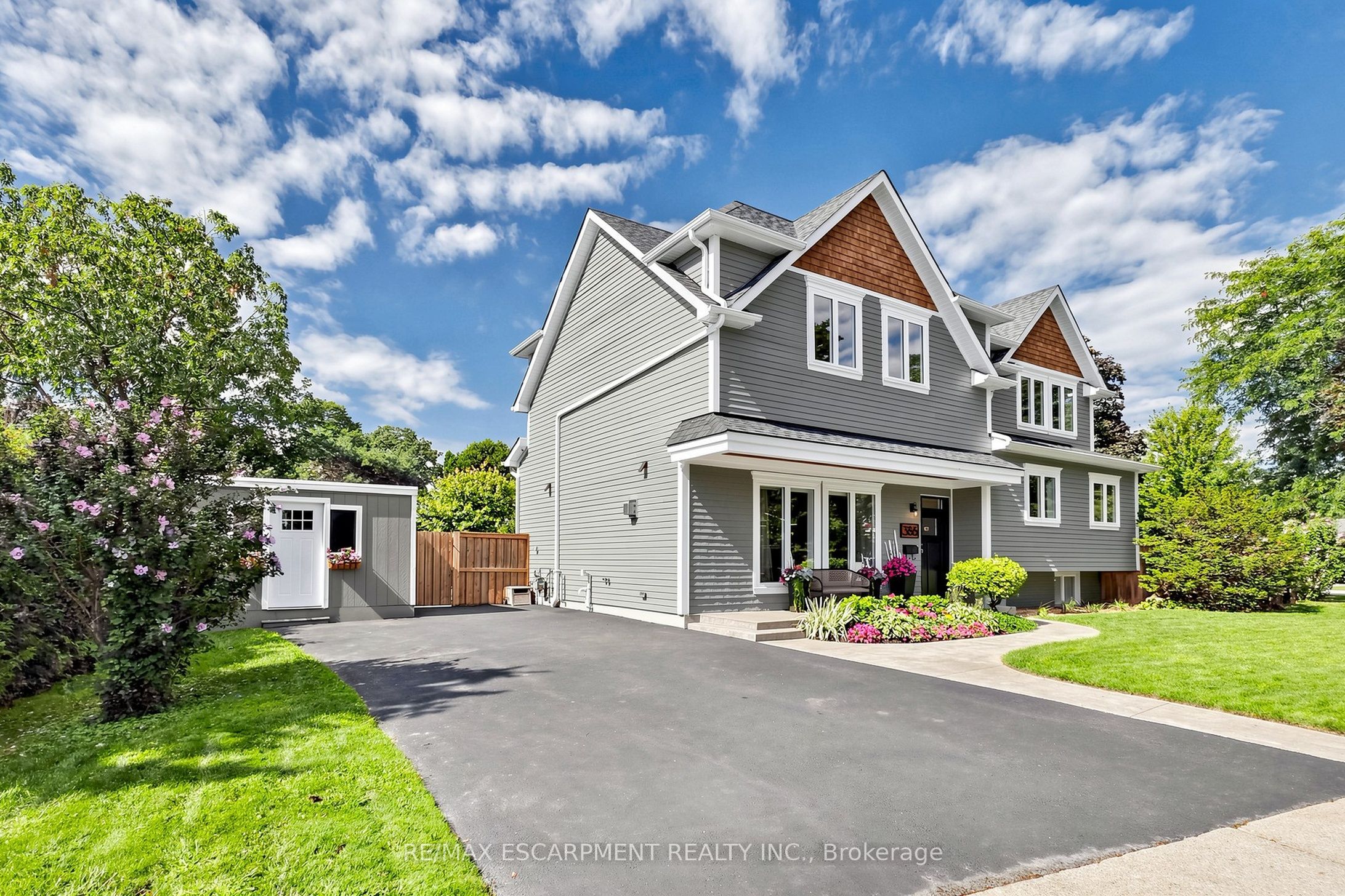 386 Cosburn Crescent