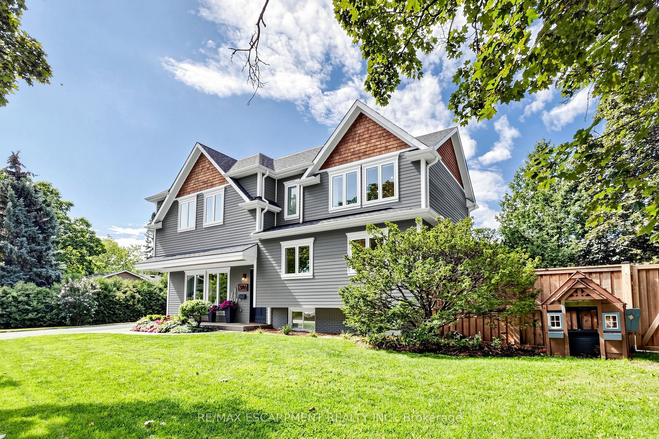 386 Cosburn Crescent