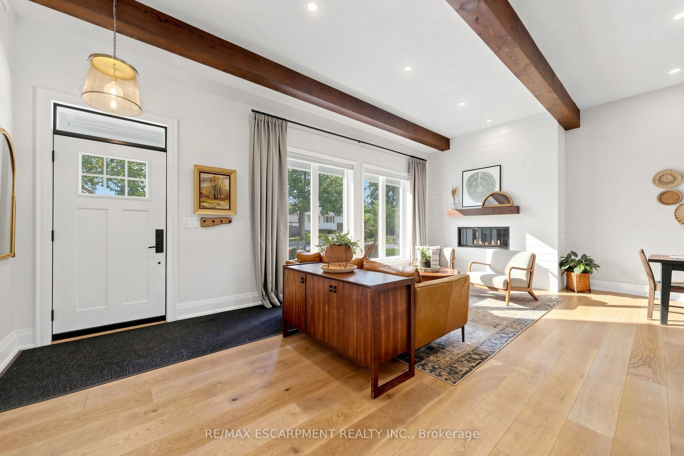 386 Cosburn Crescent