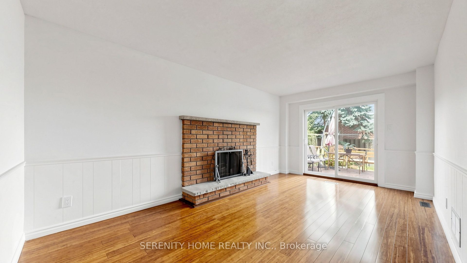 957 Queensbridge Drive