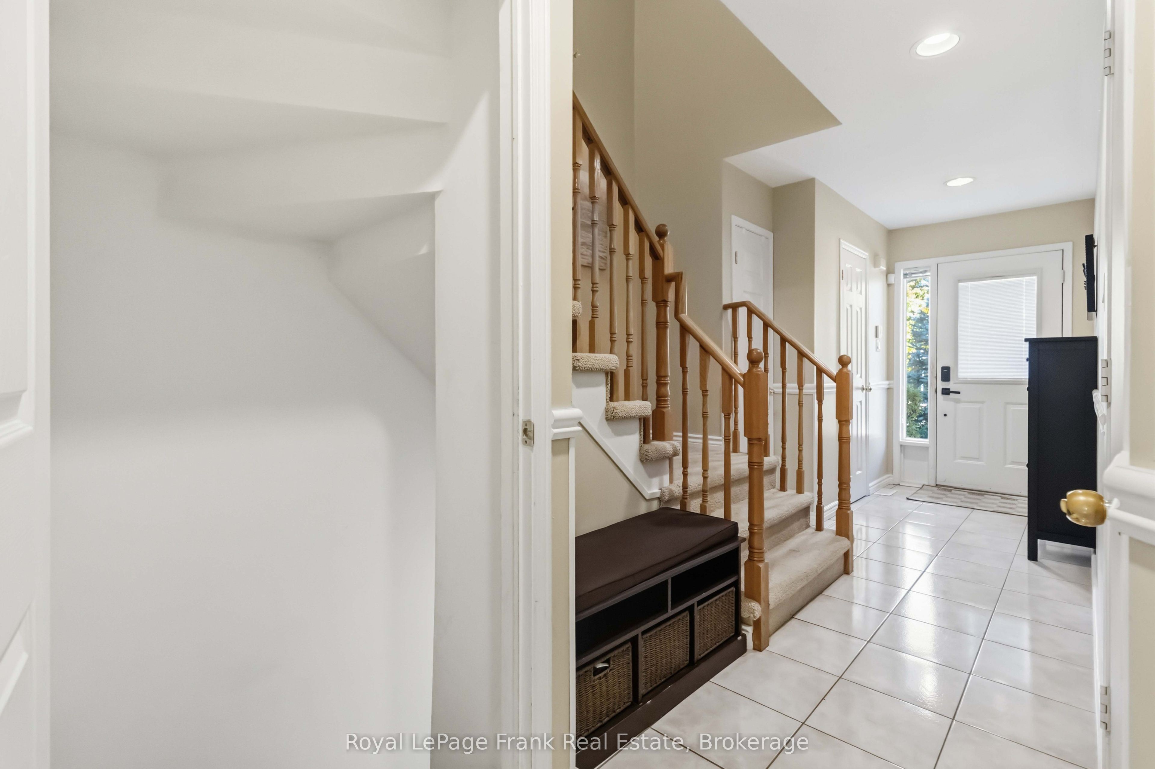 1385 Lakeshore Road W 27