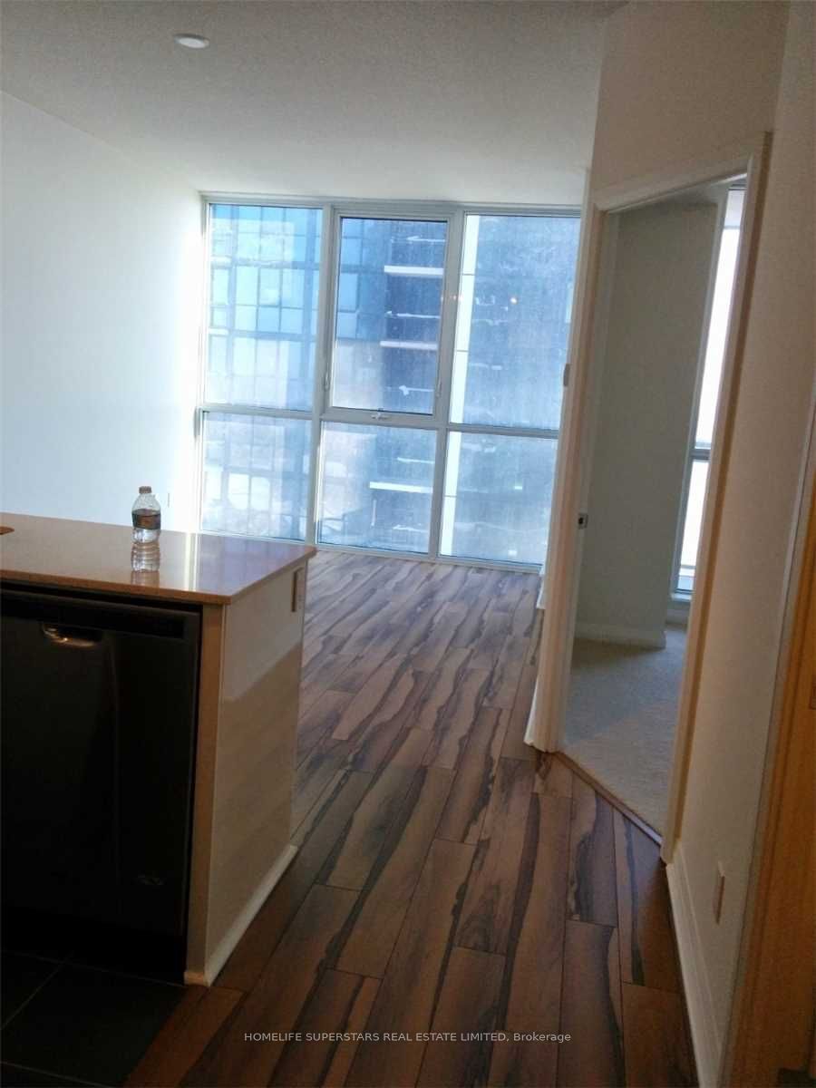 75 Eglinton Avenue W 901