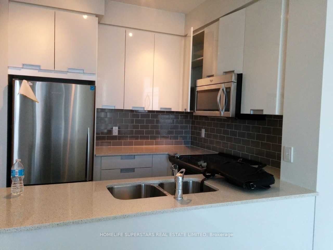 75 Eglinton Avenue W 901