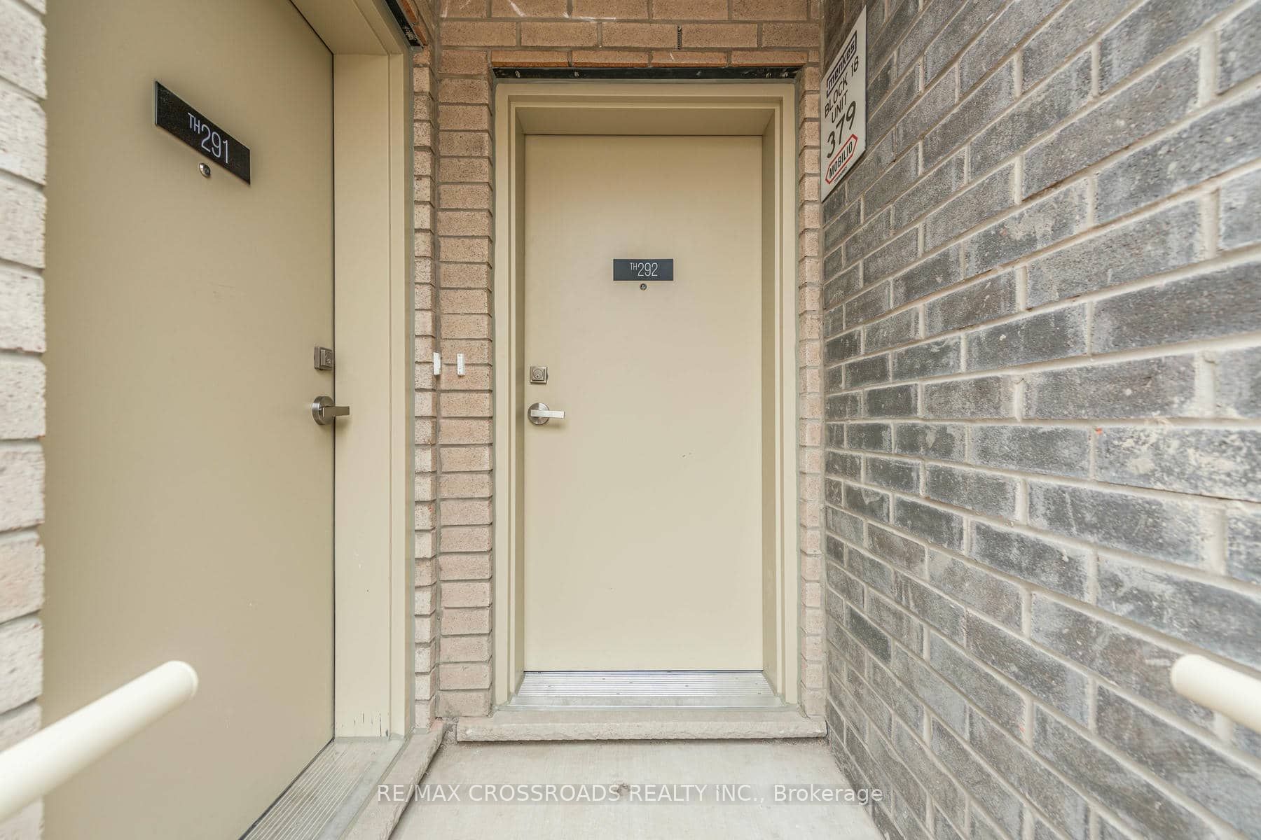 140 Honeycrisp Crescent 292