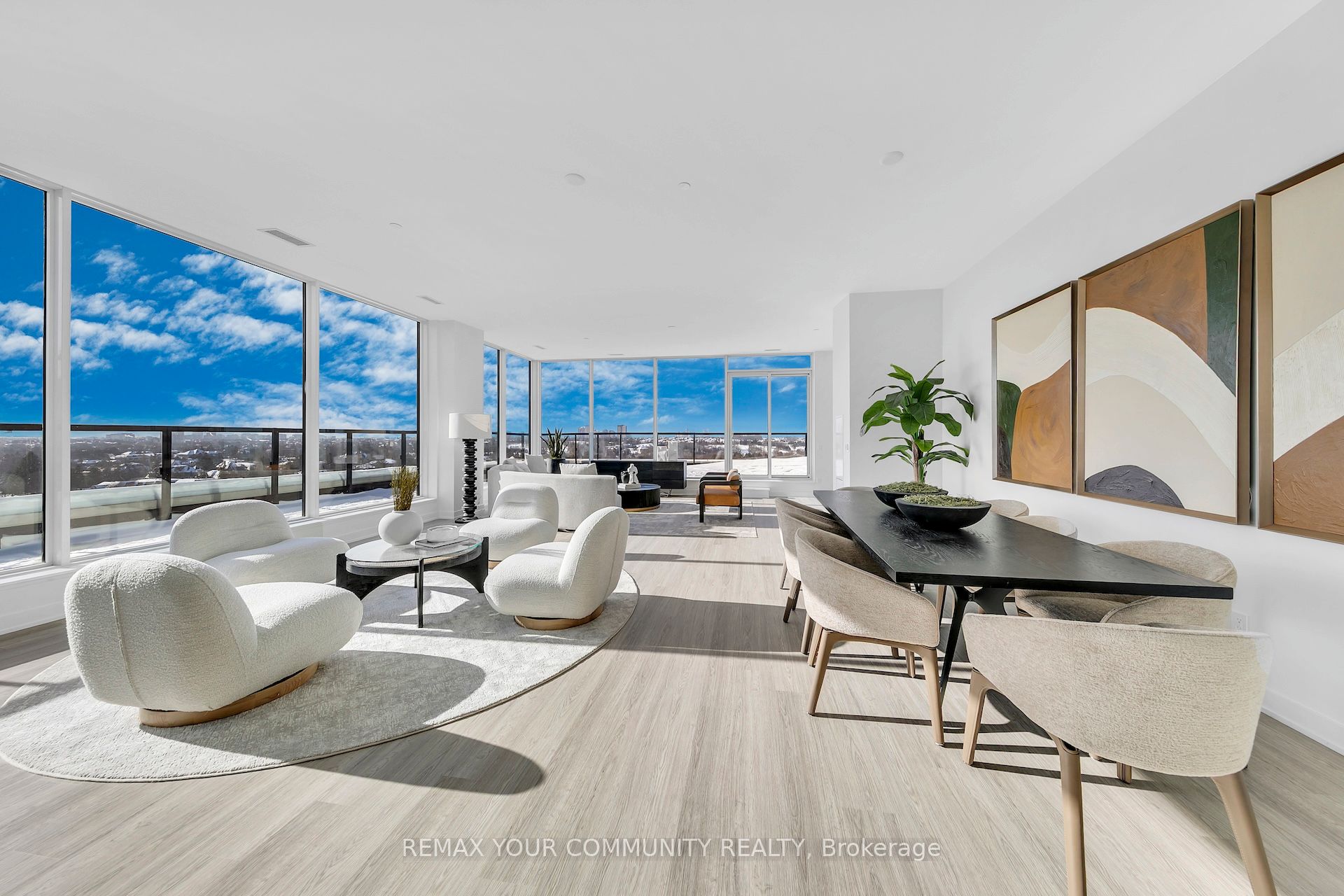 8188 Yonge Street 1002