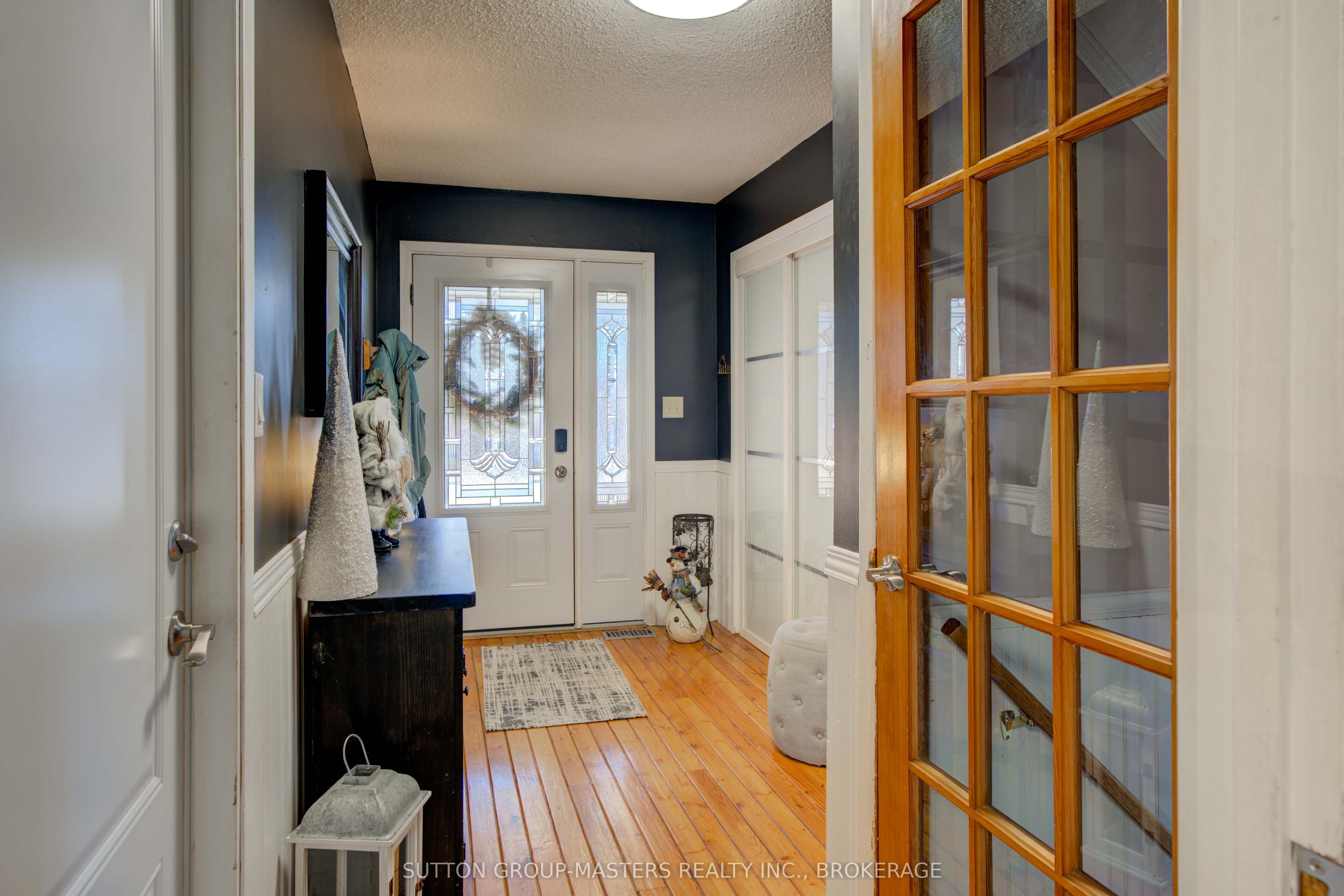 715 Collins Bay Road