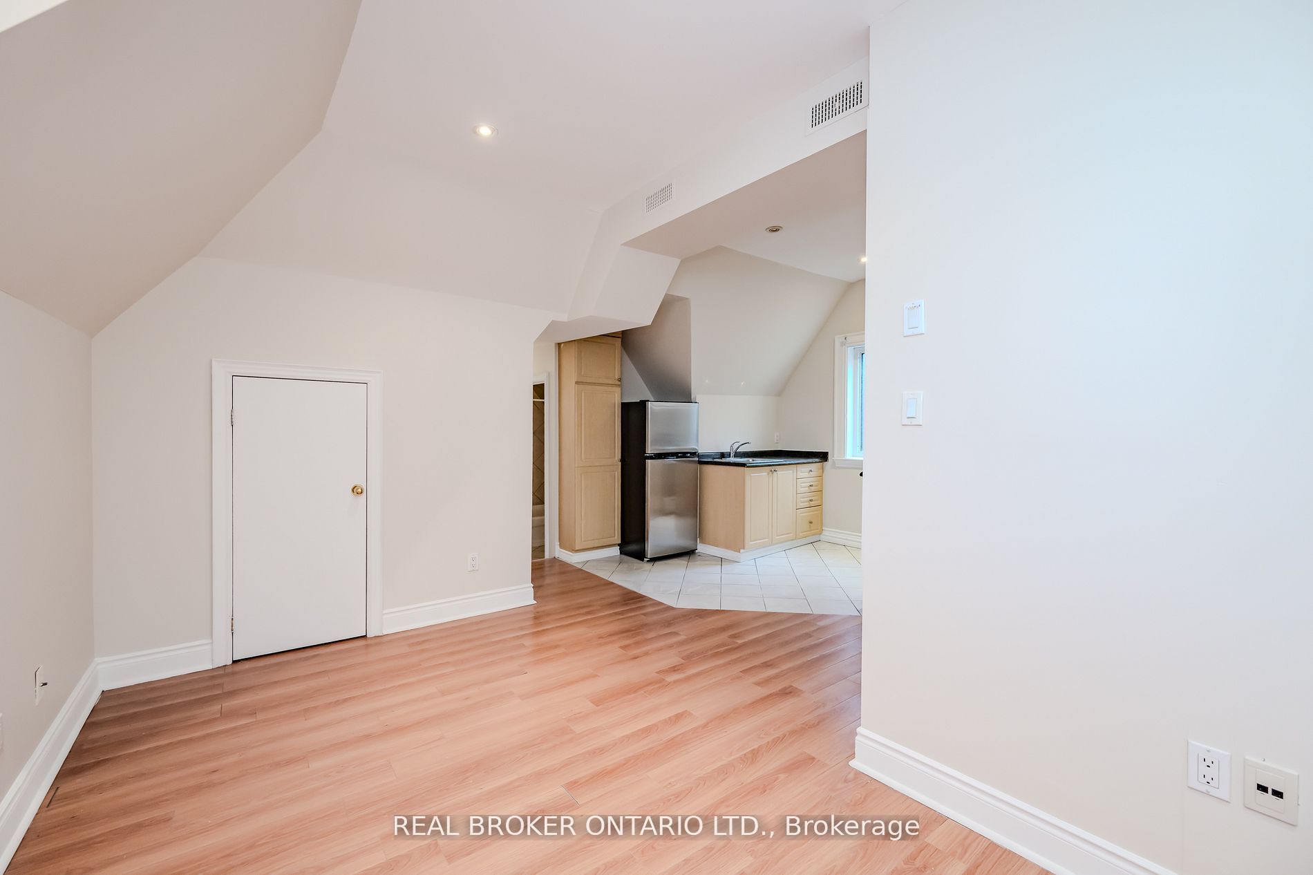 14 Forest Avenue Street S