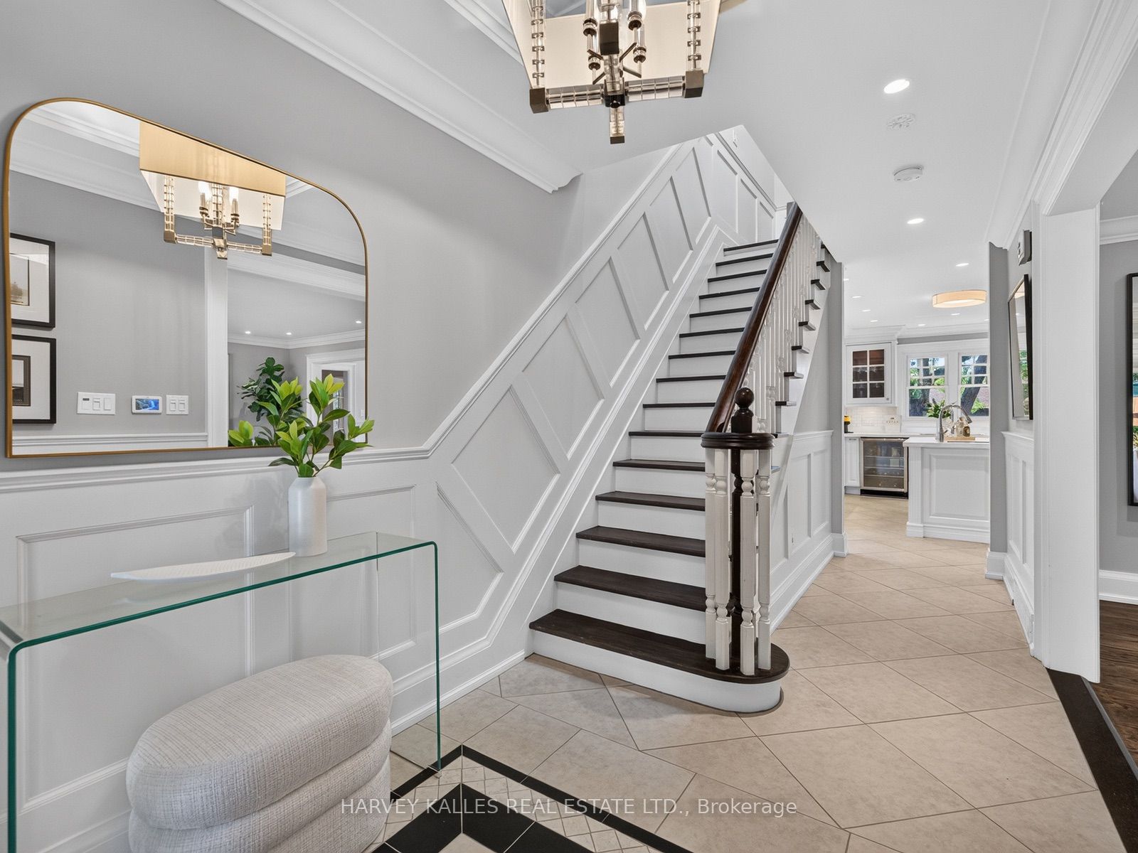 107 Stratford Crescent