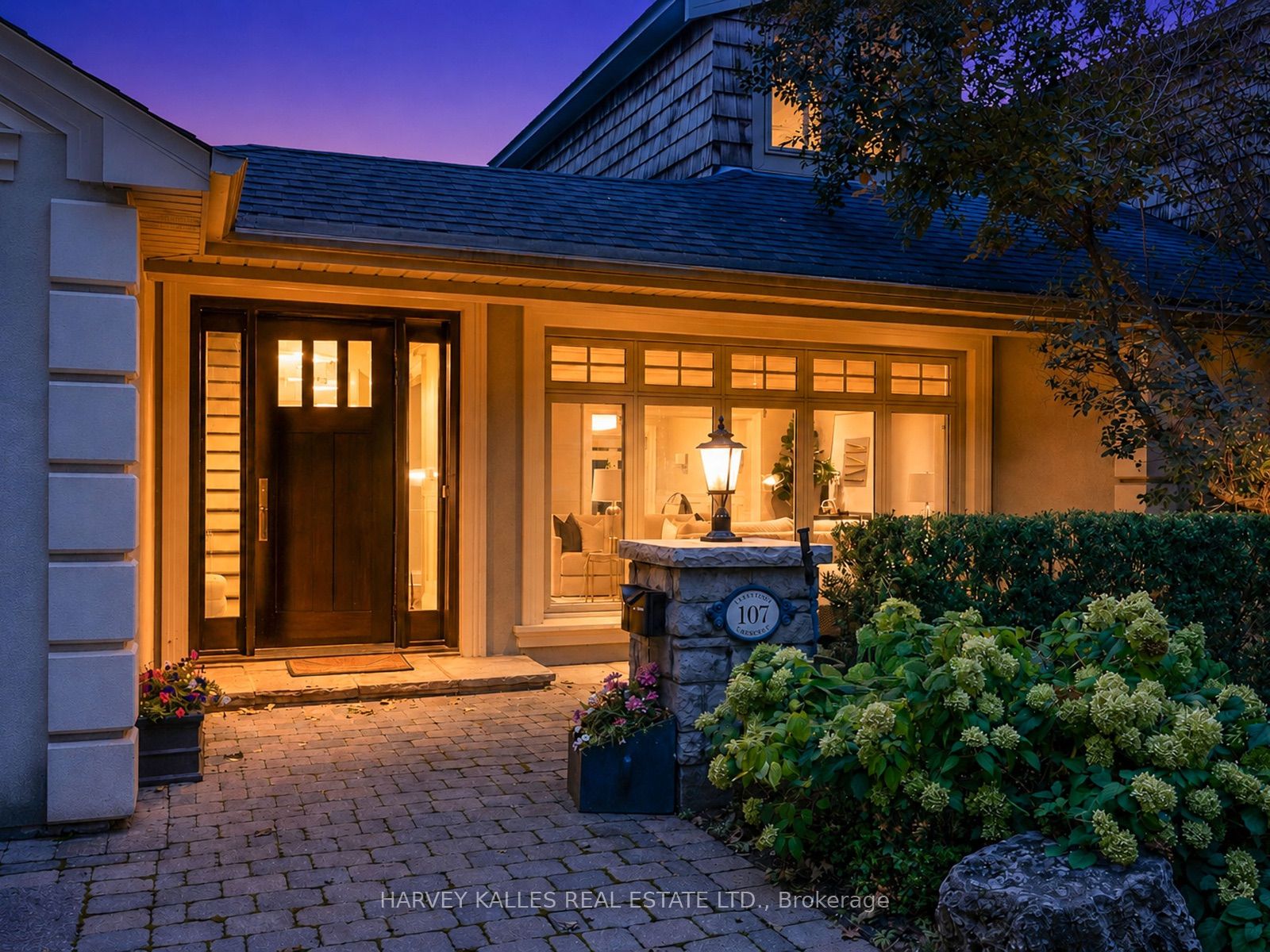 107 Stratford Crescent