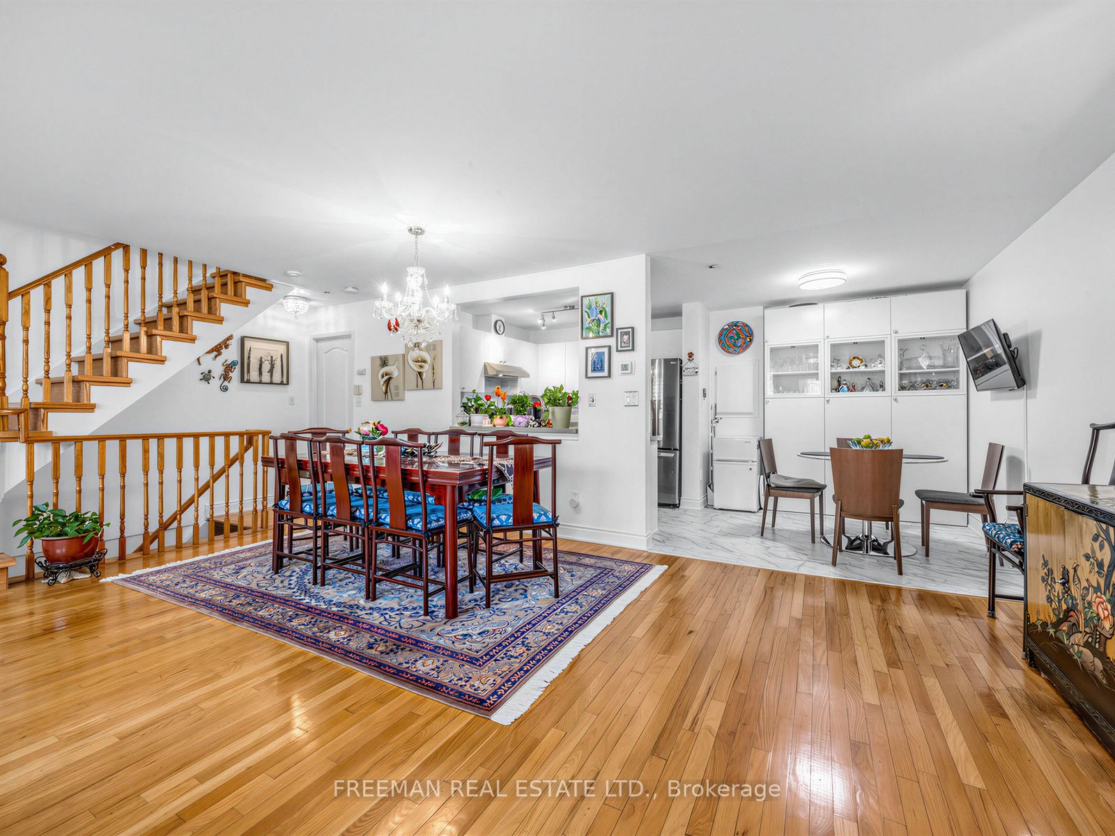 108 Finch Avenue W C13