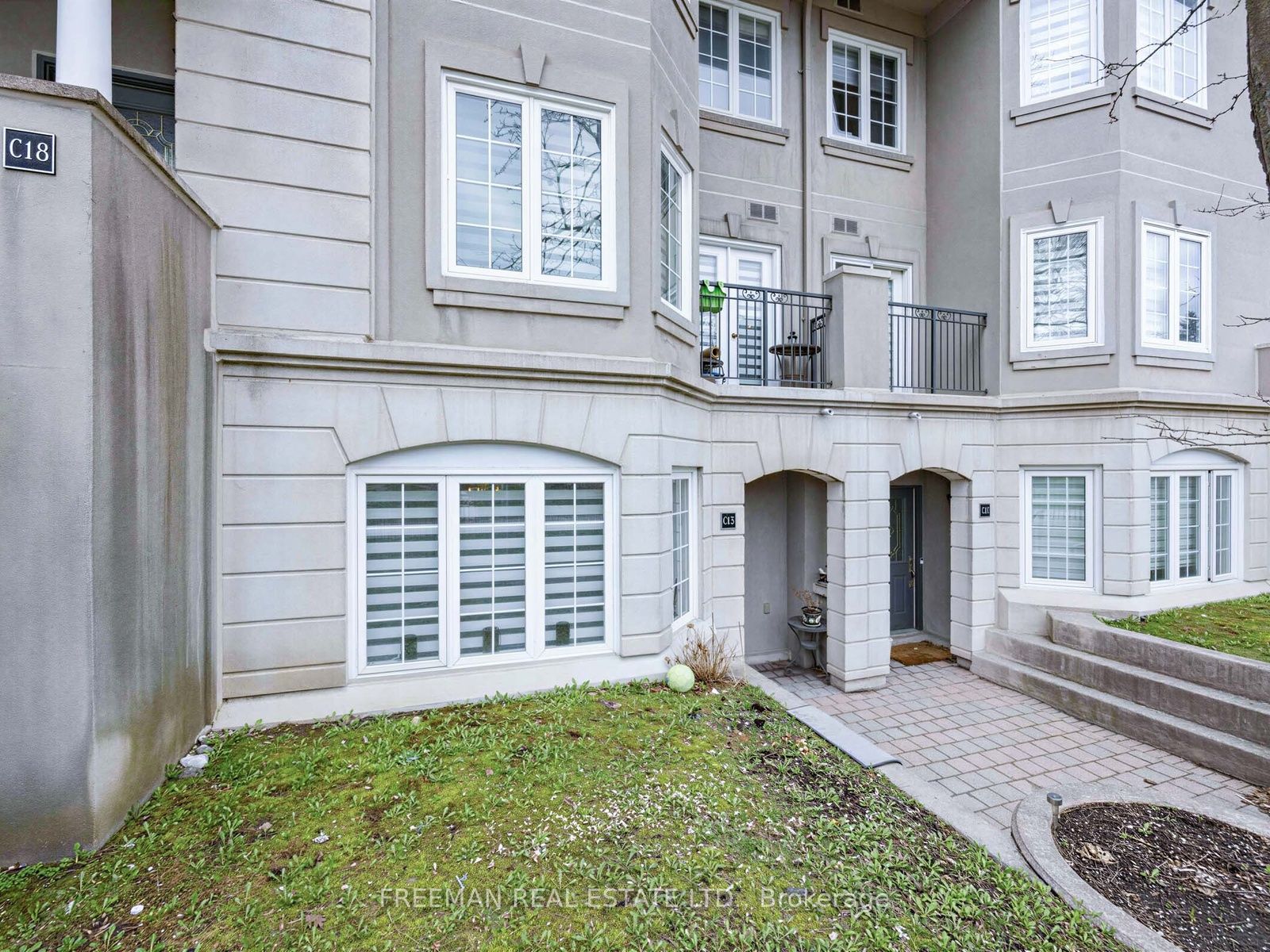 108 Finch Avenue W C13