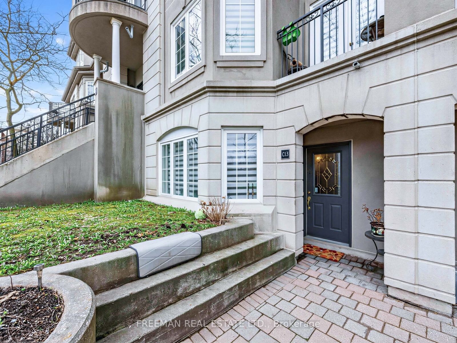 108 Finch Avenue W C13