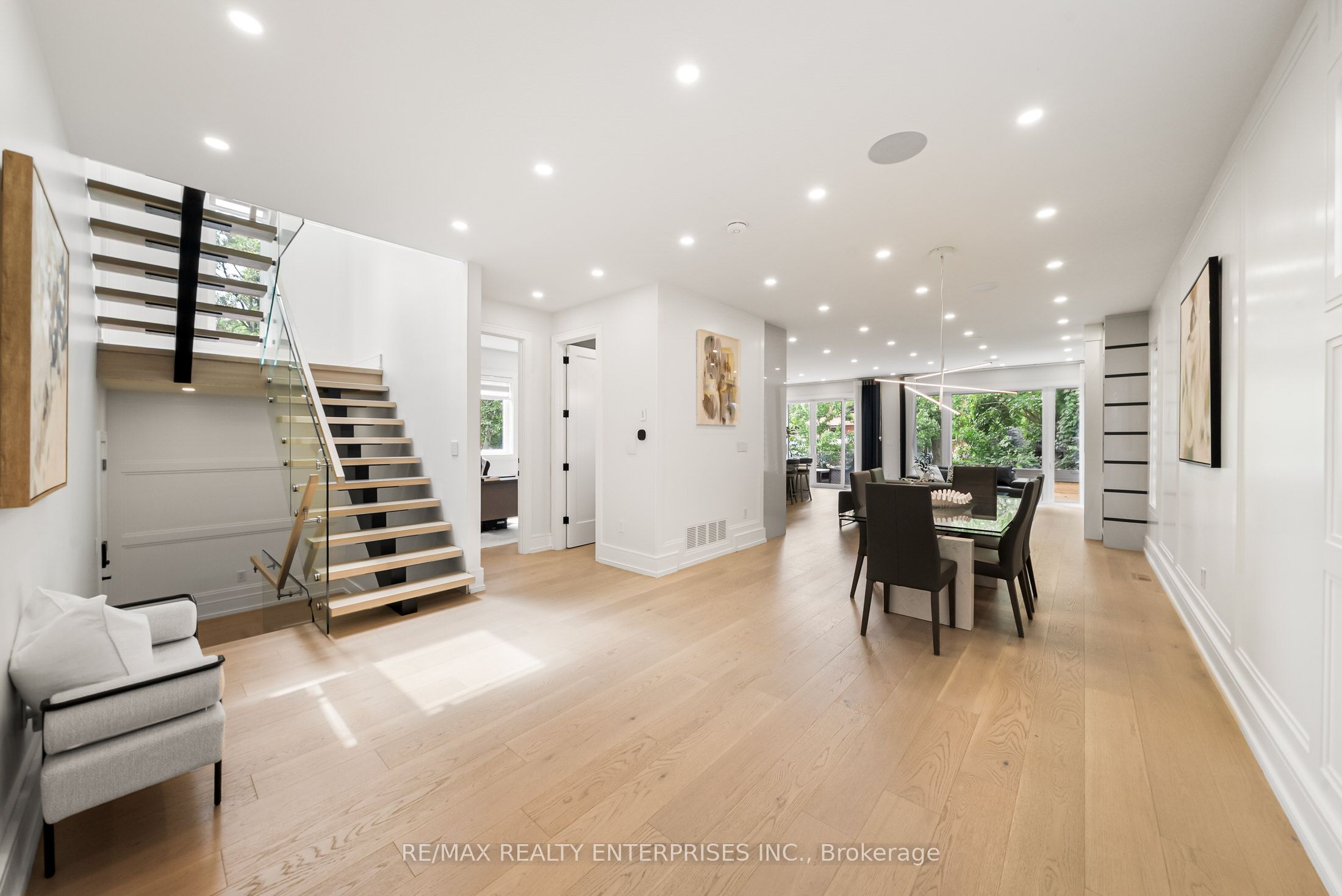 1362 Kenmuir Avenue