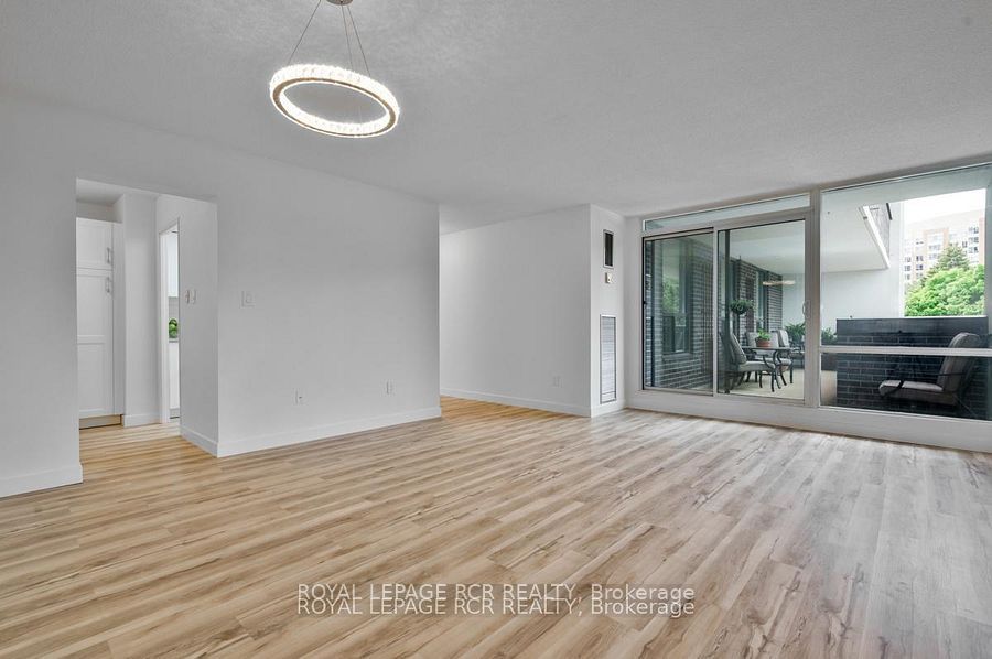 1535 Lakeshore Road E 205