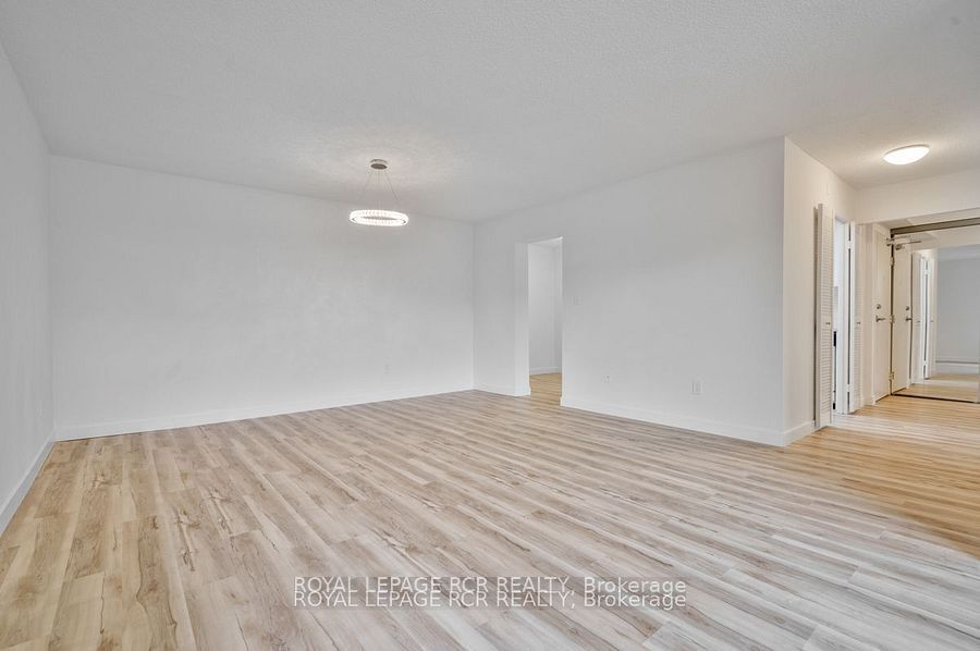 1535 Lakeshore Road E 205