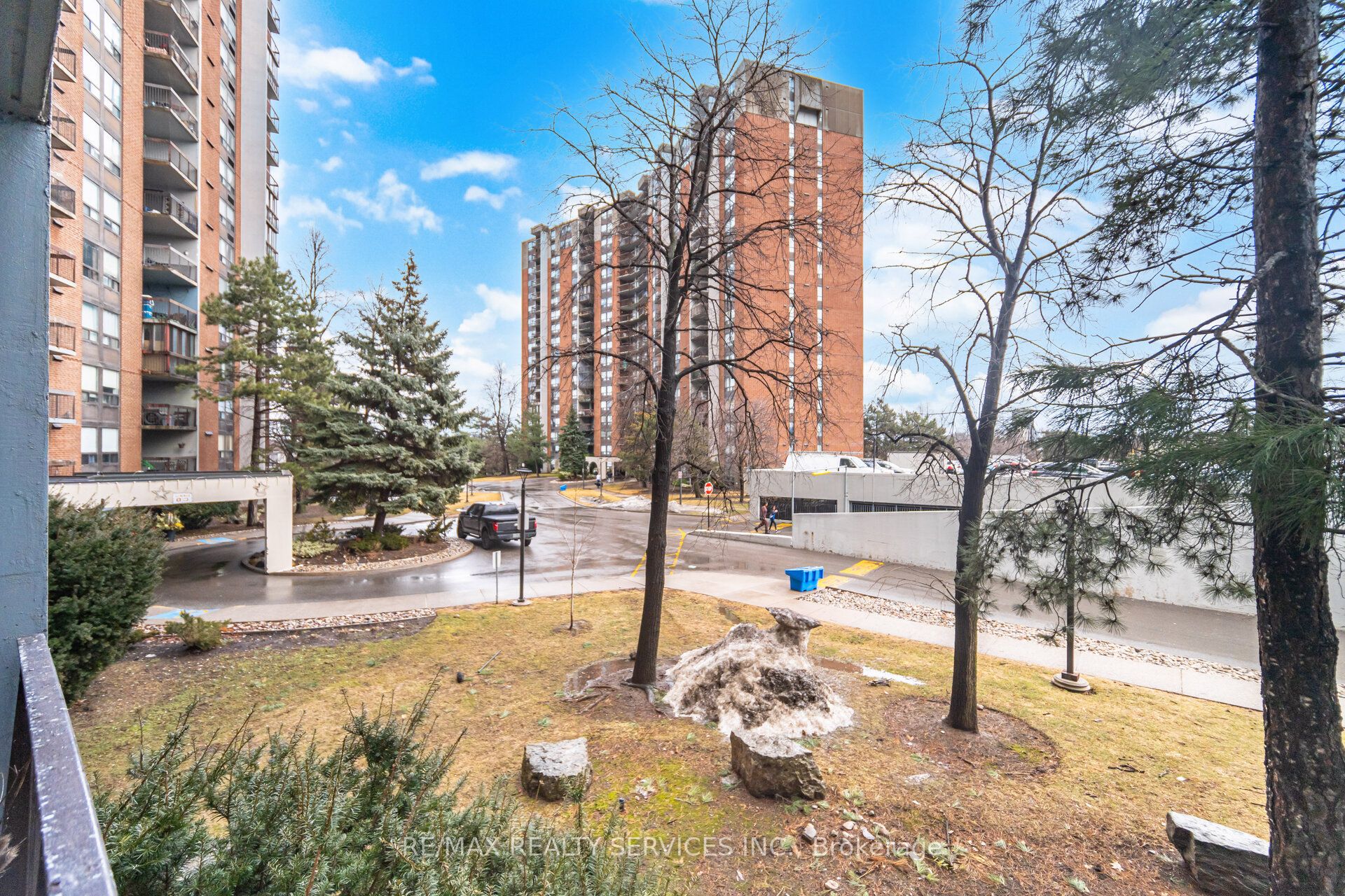 20 Mississauga Valley Boulevard 201