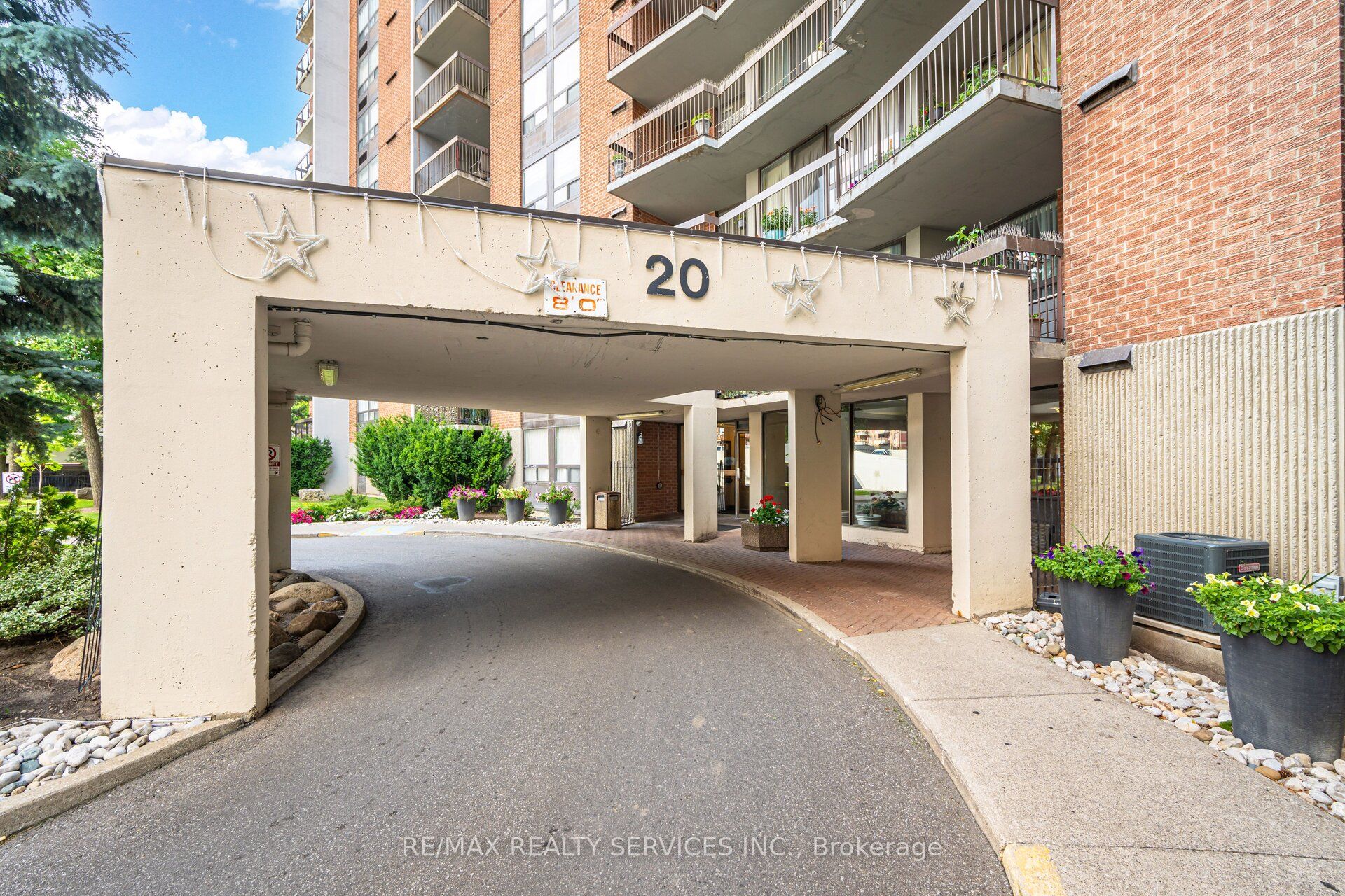 20 Mississauga Valley Boulevard 201