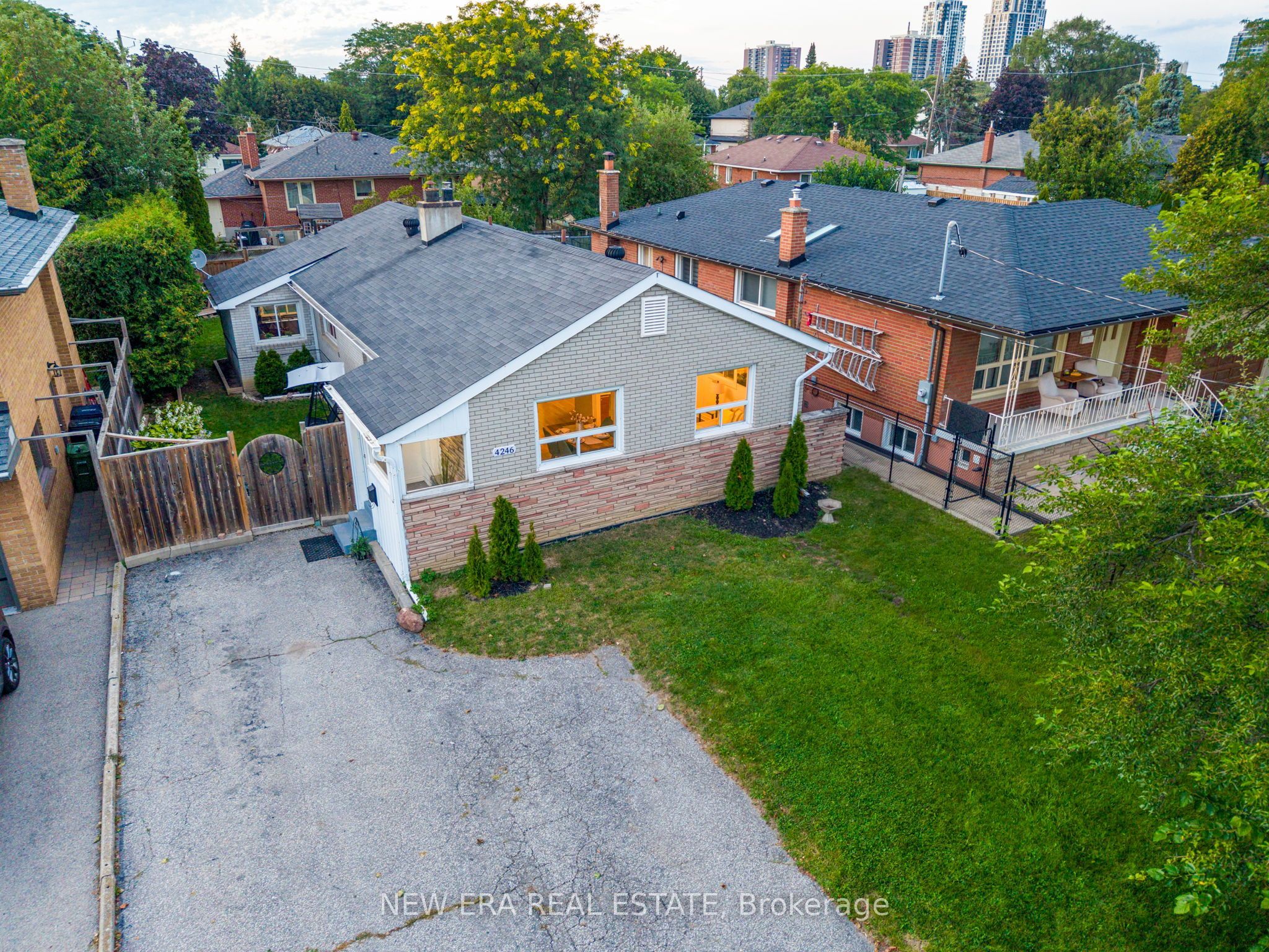 4246 Bloor Street W