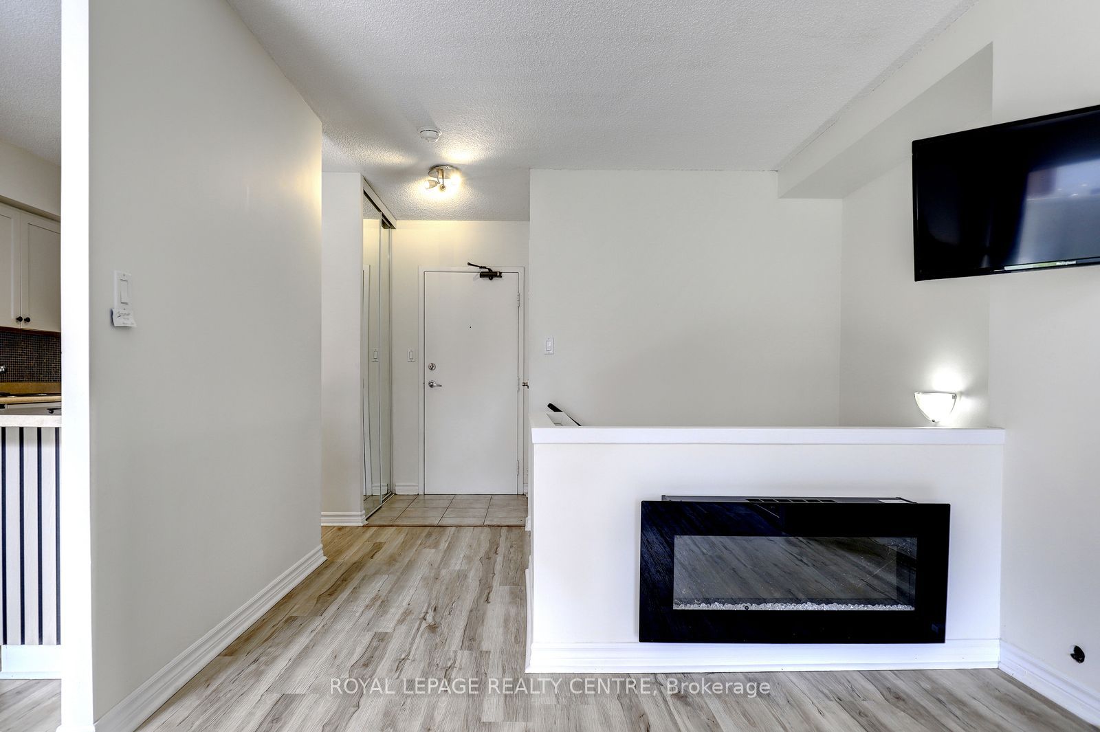 1000 Cedarglen Gate 201
