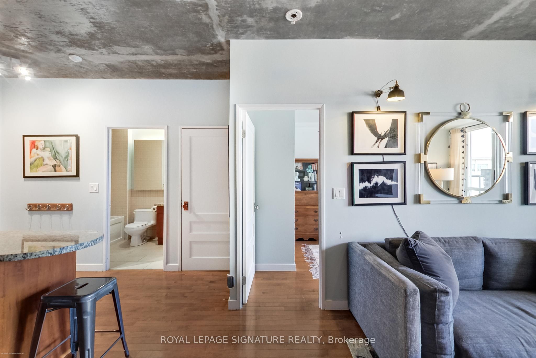 1005 King Street W 718