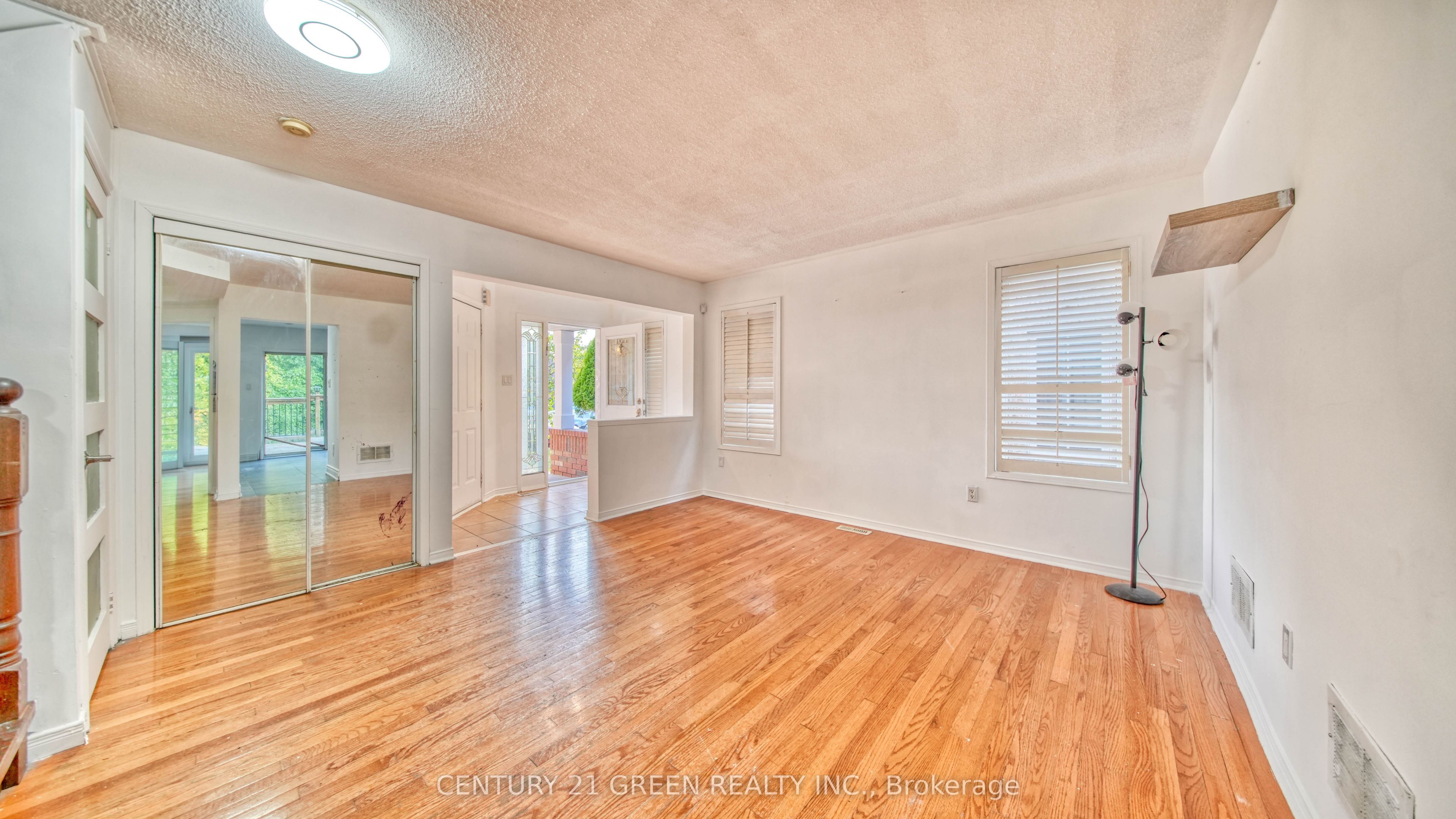 3706 Forest Bluff Crescent