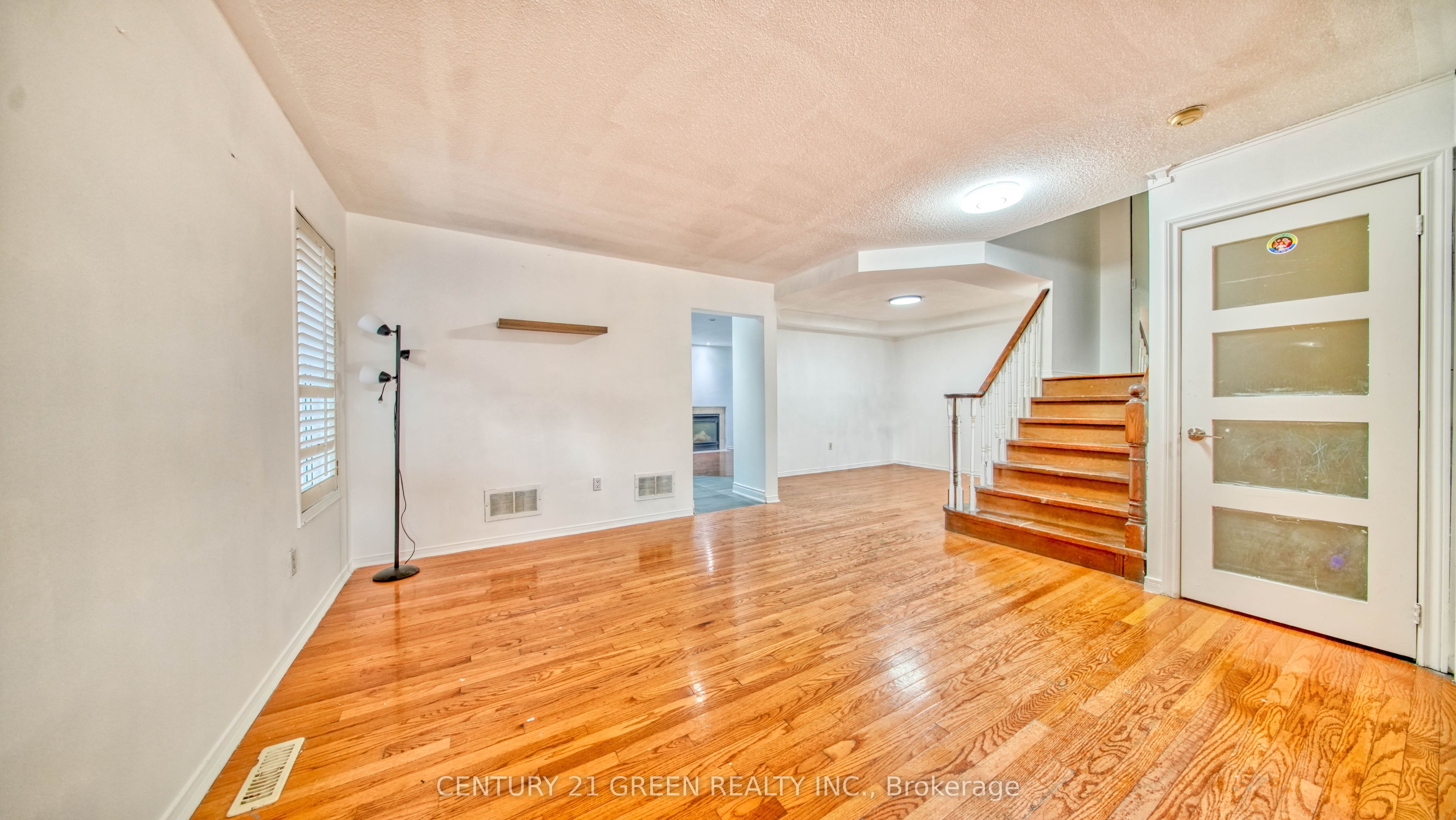 3706 Forest Bluff Crescent
