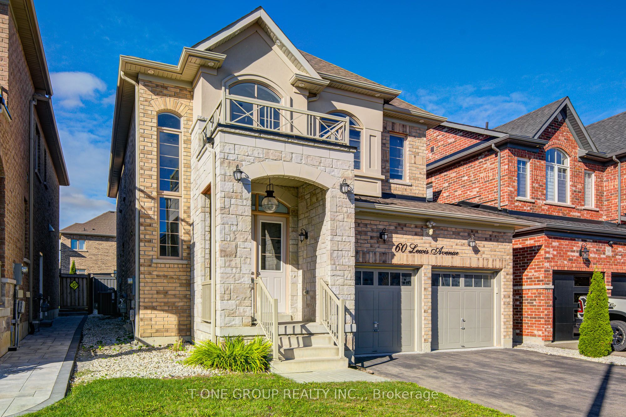 60 LEWIS Avenue